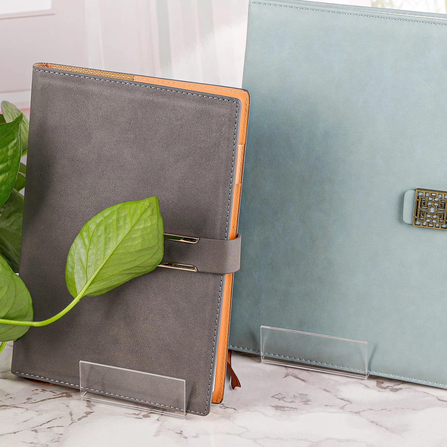 SWAWIS 20 Pezzi Fermalibri in Acrilico Trasparente da Tavolo 10,5x9x7,5 cm Supporto per Libri