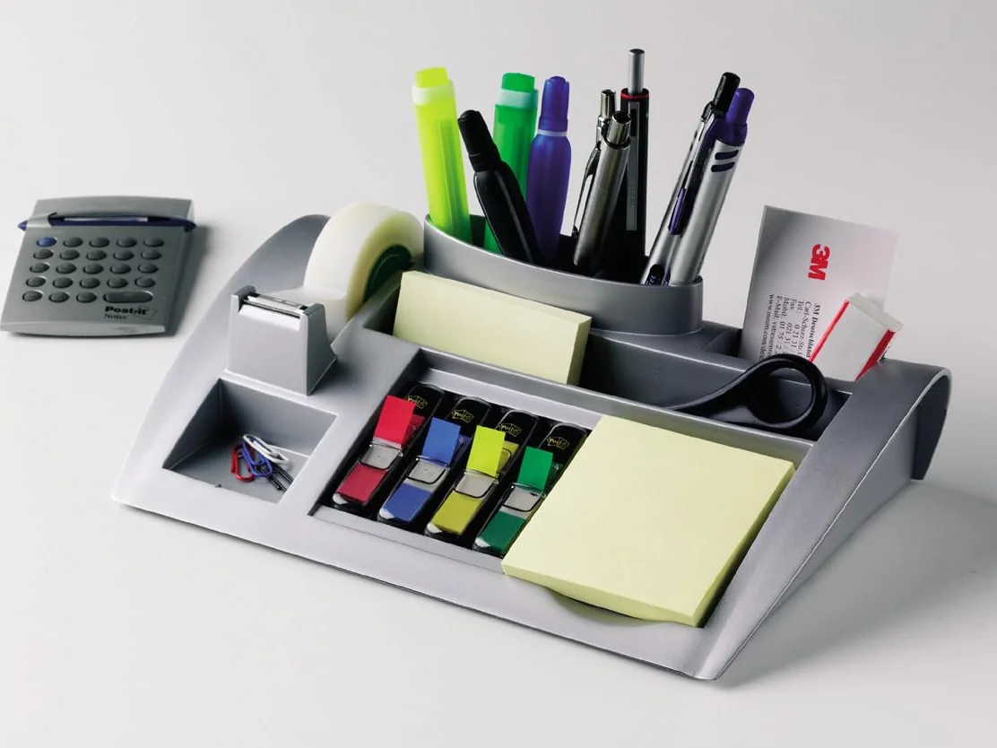 Post-it Organizer da Scrivania, Contiene una Confezione di Foglietti (100 Fogli per Blocco), 4 x 35 Segnapagina Index e Nastro Adesivo Scotch Magic, Colore Argento