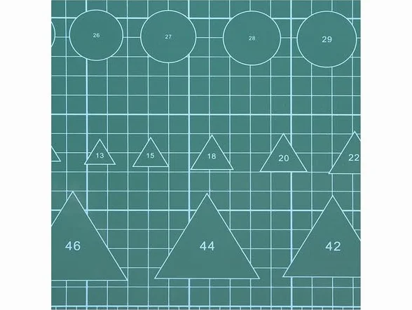Tappetino da Taglio Scuola Tavolo Scrivania, Tappeto Bifacciale Auto Riparabile Rigenerante, Griglie su Entrambi i Lati stampate in Cm, Angoli, Goniometri, Linee Parallele e Figure.(FORMATO A1 VERDE)