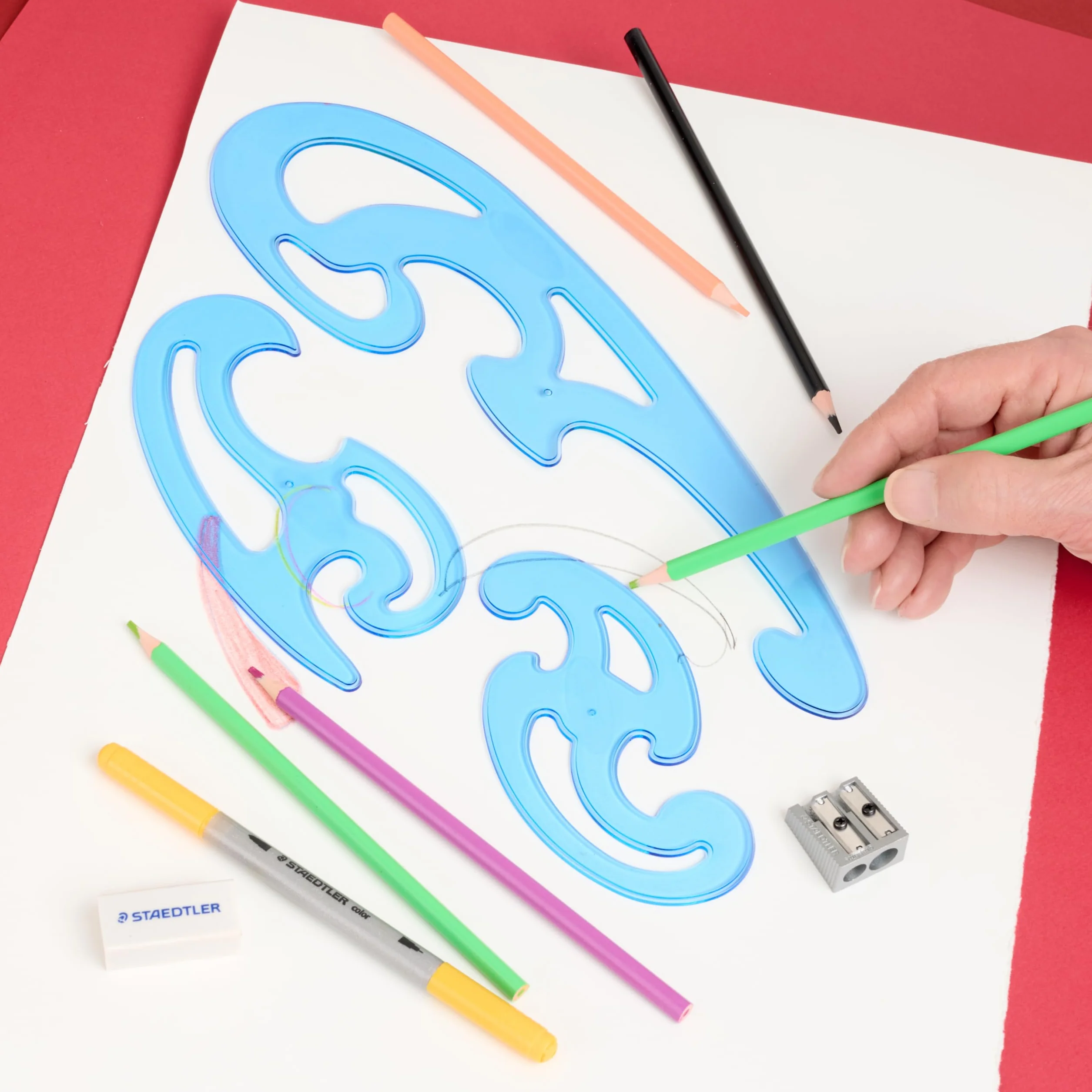 Staedtler Mars Curvilinee Set 3 Pezzi Stencil Geometrici Plastica per Disegno Tecnico Curve Raggio Variabile