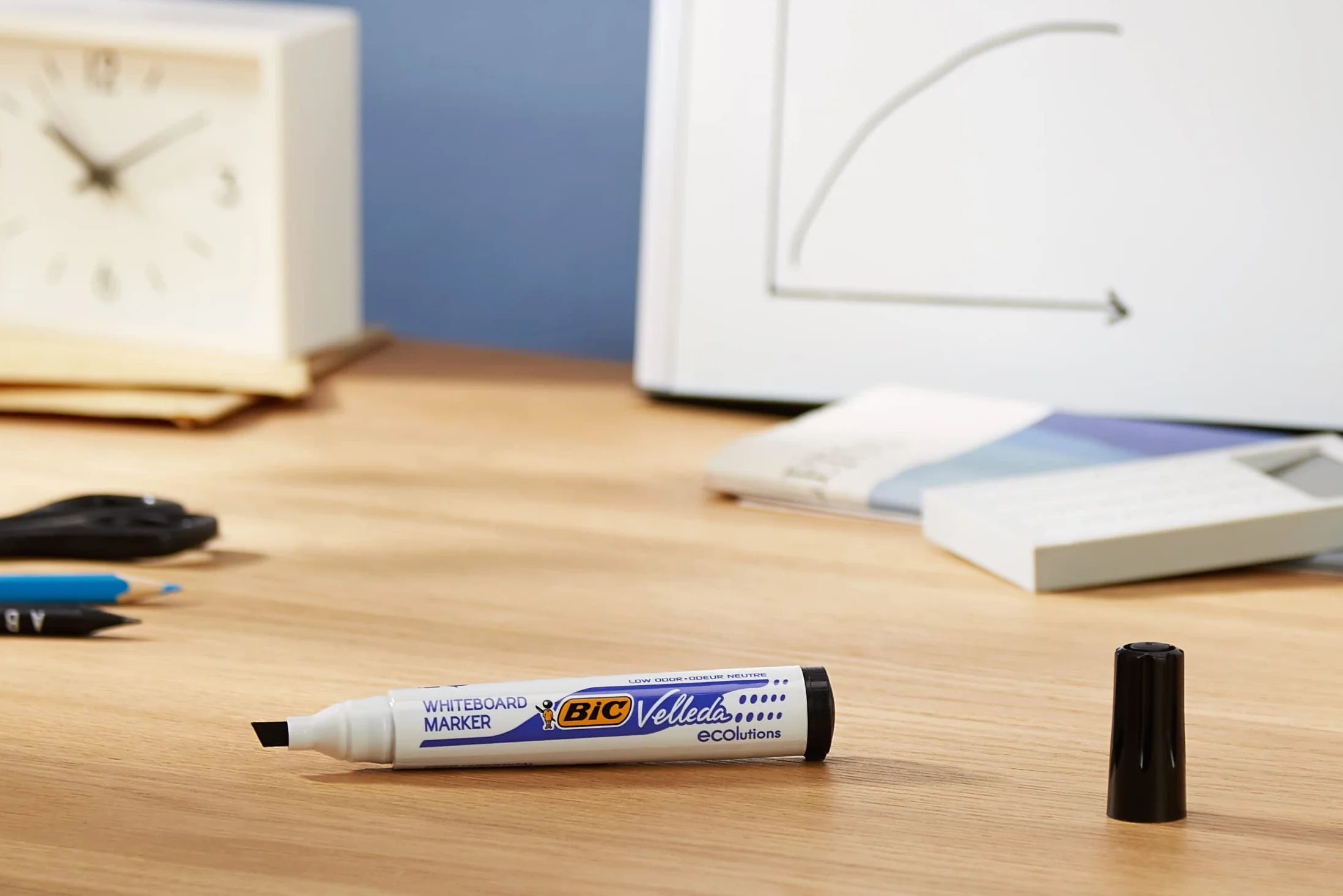 Bic Velleda 1751 Whiteboard Marker Chisel Tip 3.7-5.5mm Black Pack 12