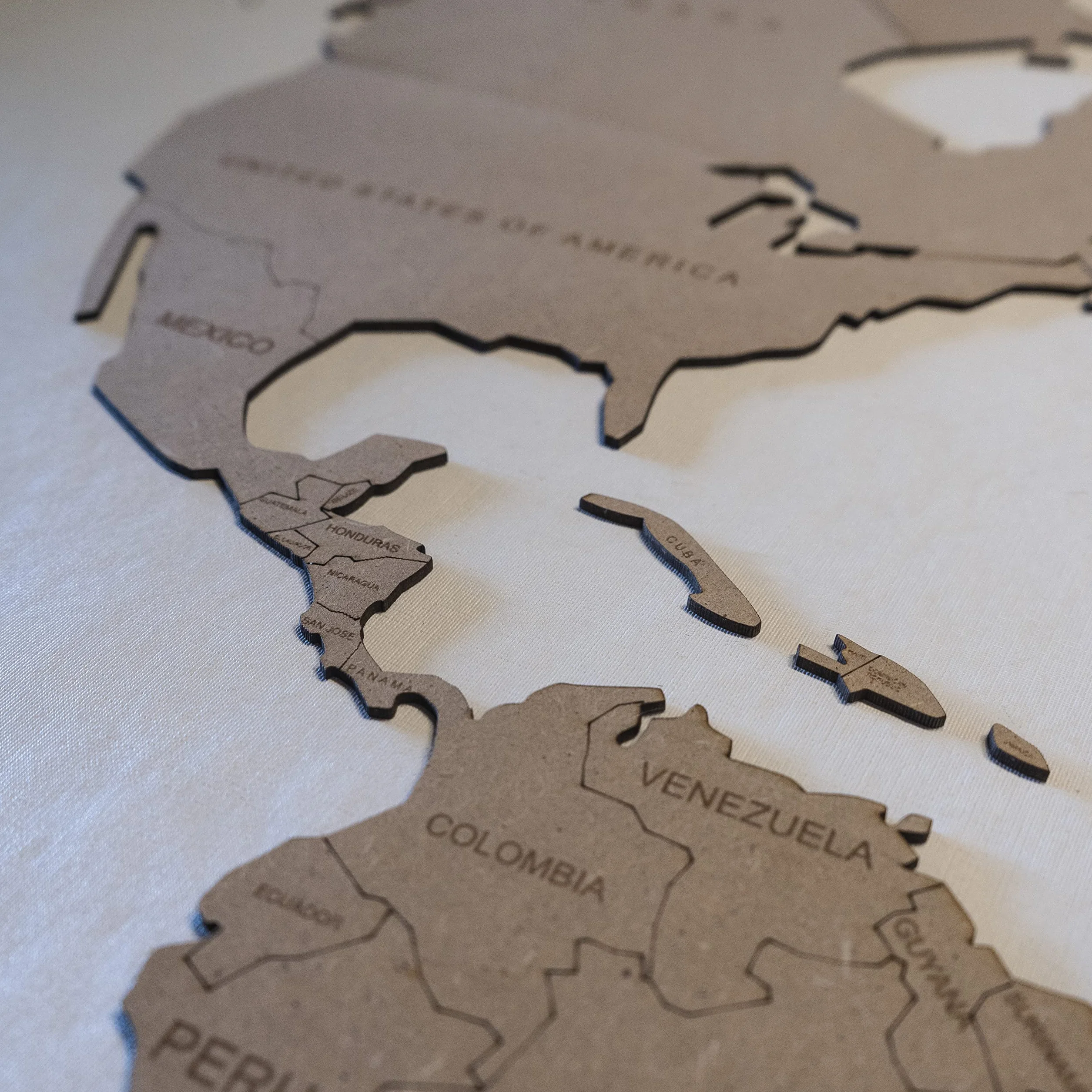 MISS MAPS Mappamondo in legno 3D grande da parete Mappa per segnare viaggi e decorazione per viaggiatori Multistrato in legno pressato nomi incisi
