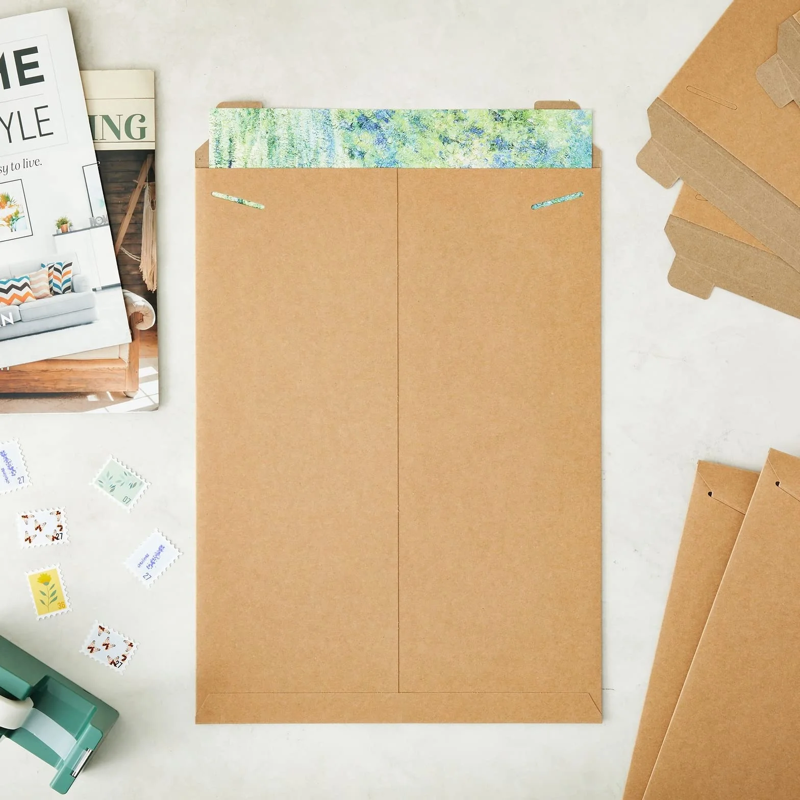 Juvale Buste rettangolari piatte, pesanti 450 g/m², buste postali per stampe e documenti, chiusura con patta adesiva e buste postali, 33 x 45,7 cm, marrone, confezione da 25