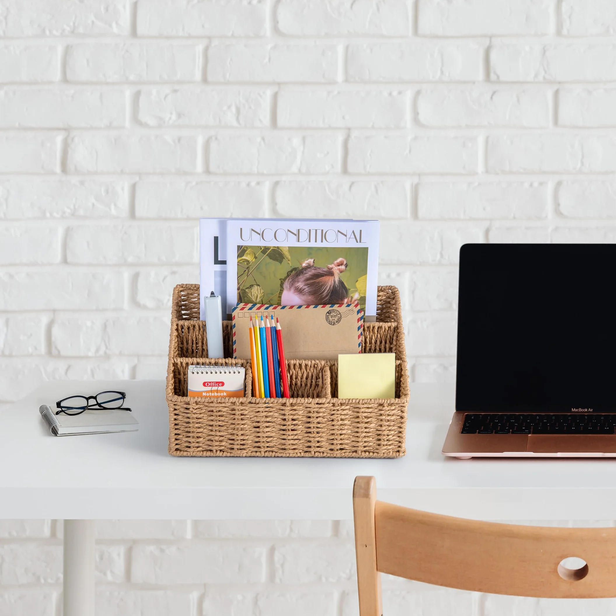 DINGTAI Organizer da scrivania in rattan, supporto per posta da tavolo, 5 scomparti, cestino da bancone, forniture per ufficio in rattan, accessori da scrivania in vimini, organizer da scrivania in
