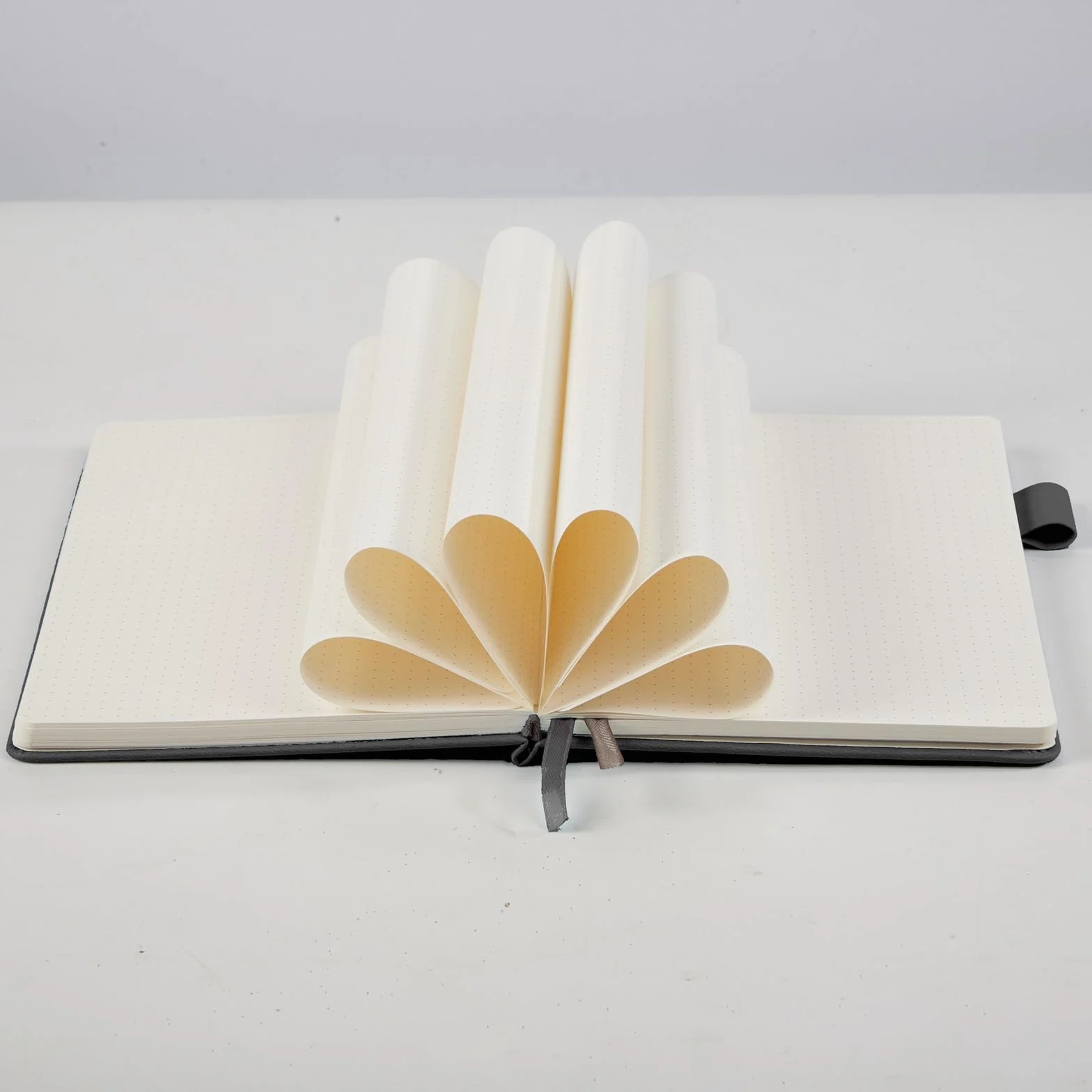 Taccuino Puntinato A5 Copertina Rigida 100GSM 192 Pagine Nero 14,5 x 21,3 cm