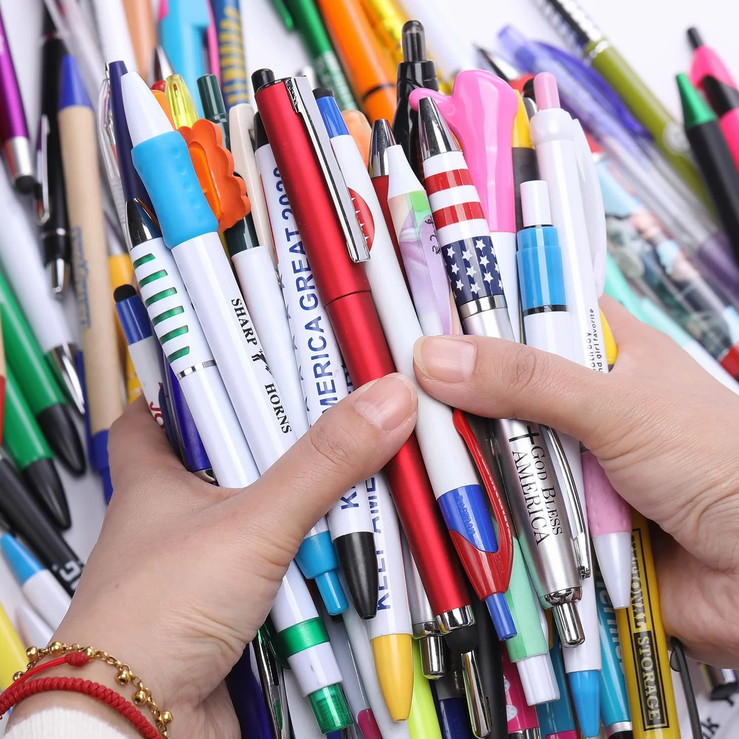 Lotto all’ingrosso di 100 penne con errori di stampa, penne a sfera assortite per scrittura fluida, blu nere, casuali per ufficio, scuola