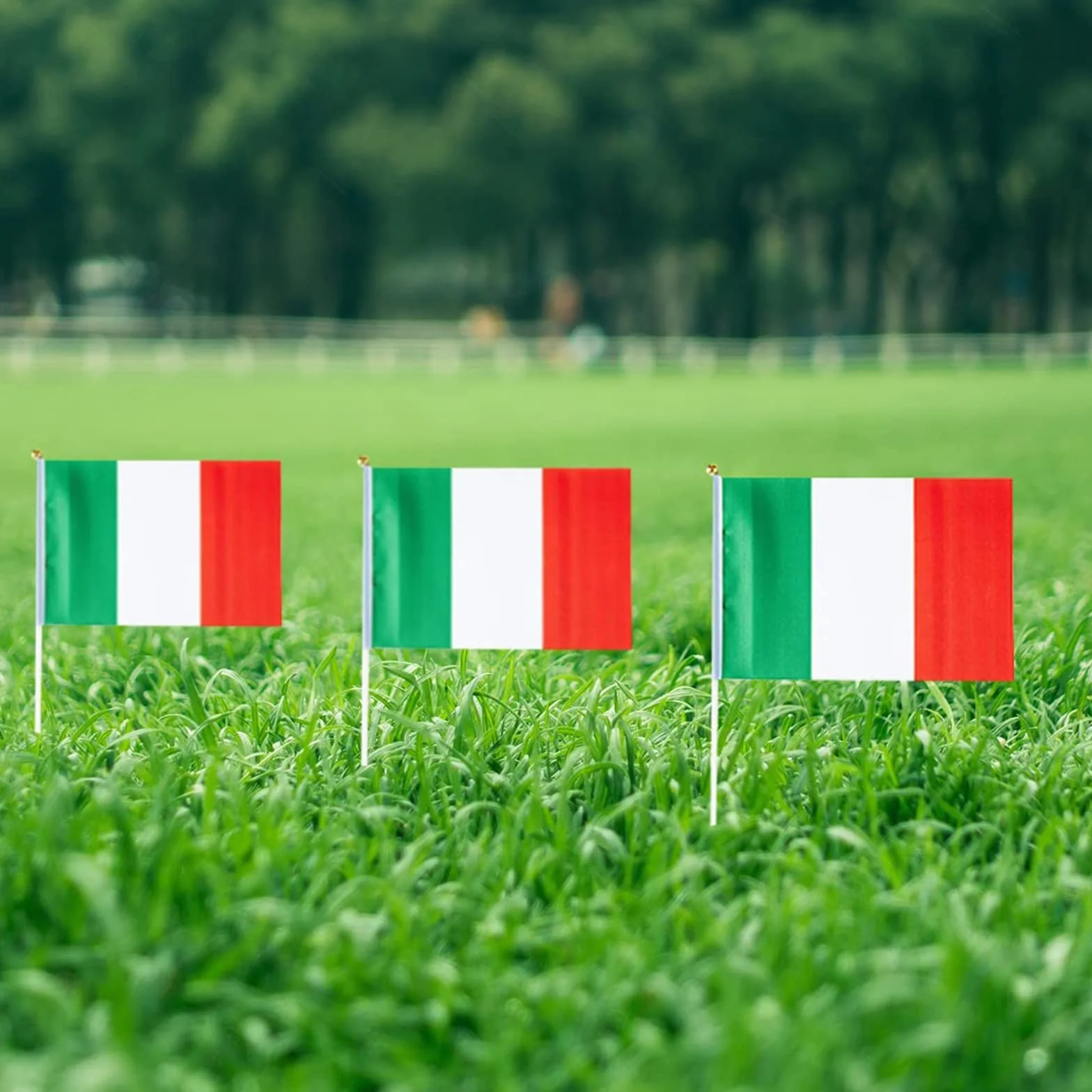 Bandiera dell'Italia a Manovella Con Bastoncino - Mini Bandiere Italiane 10 PCS