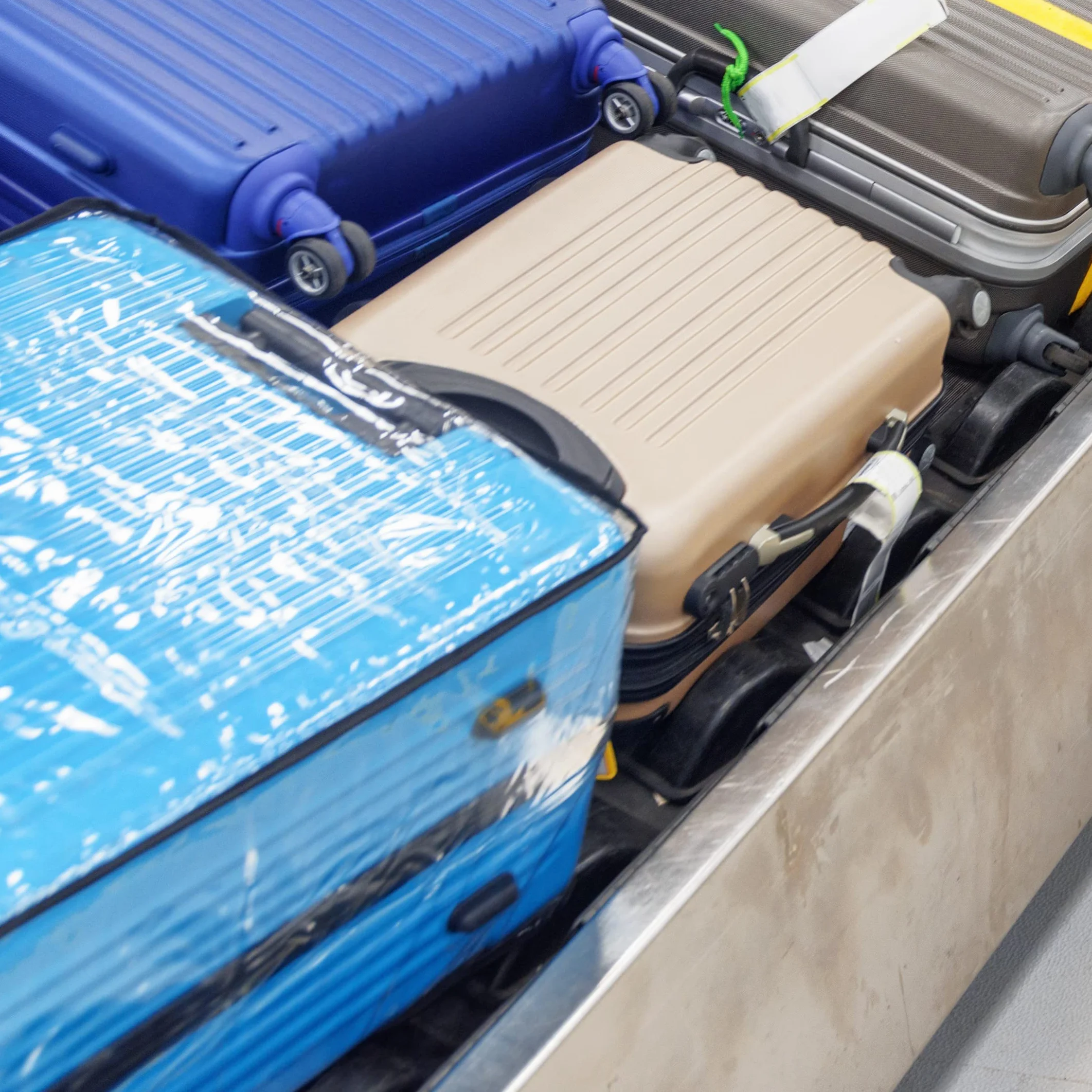 Pellicola Resistente Estensibile con Impugnatura, 200 METRI, Film di Imballaggio Trasparente per Trasporto, Trasloco, Spedizioni, Protezione Valigie per Viaggi Aerei