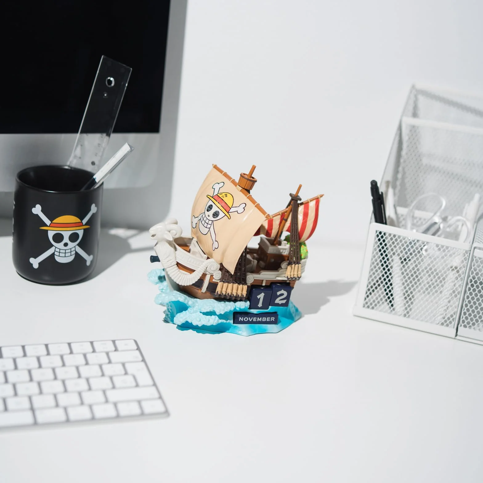 Grupo Erik Calendario Perpetuo One Piece Manga 3D - Calendario da Tavolo Perpetuo | Decorazione da Scrivania per Fans, One Piece Gadget (16,7 x 15,5 x 10,6 cm)