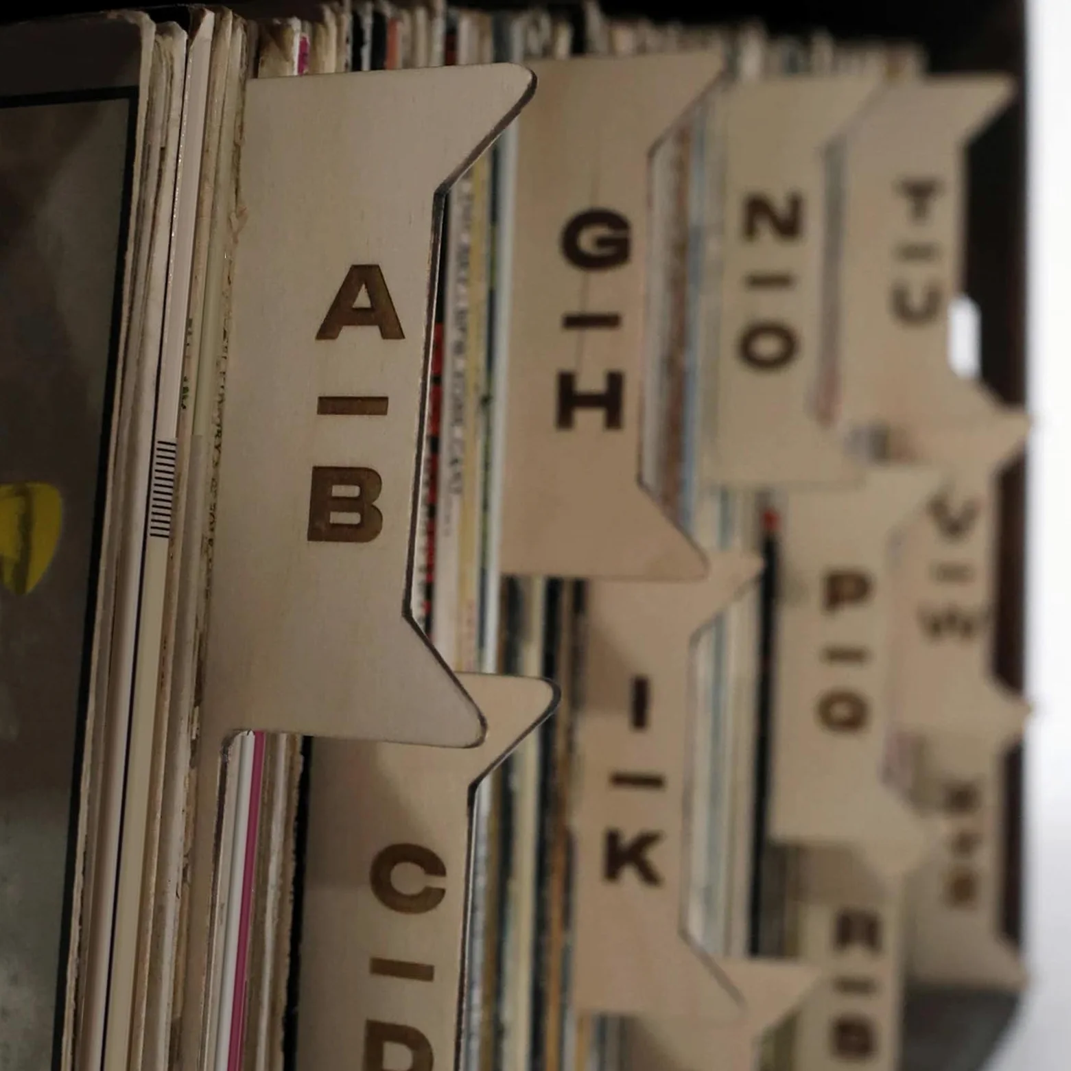 Divisori 'indice di Binder, separatore record di lettere alfabeti di | stoccaggio in legno | Allineamento verticale e orizzontale a faccia singola, 12 pezzi LP Dividers per libreria