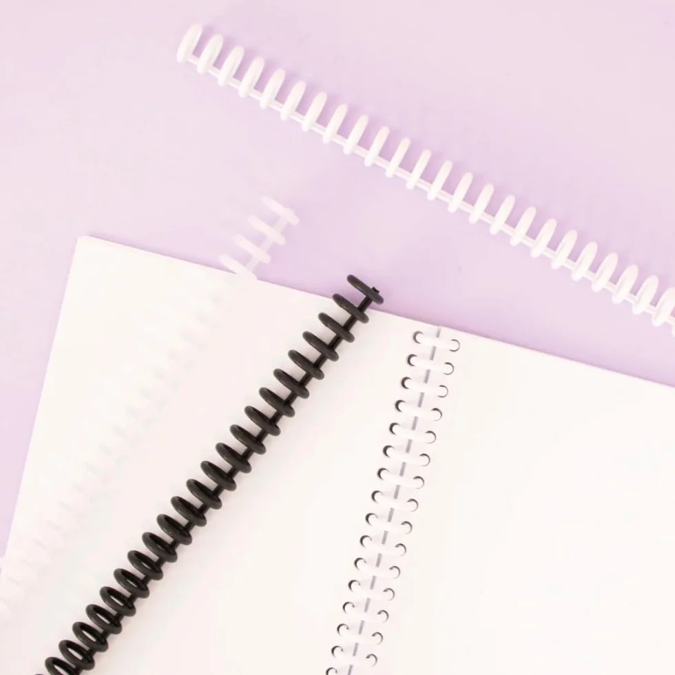 Craftelier - Legatrice manuale a 30 fori - Perforatrice con 6 anelli Tonalità Bianco e Nero - Fora fino a 5 fogli - Compatibile con formati A4, A5, A6, A7 - Per quaderni e scrapbooking