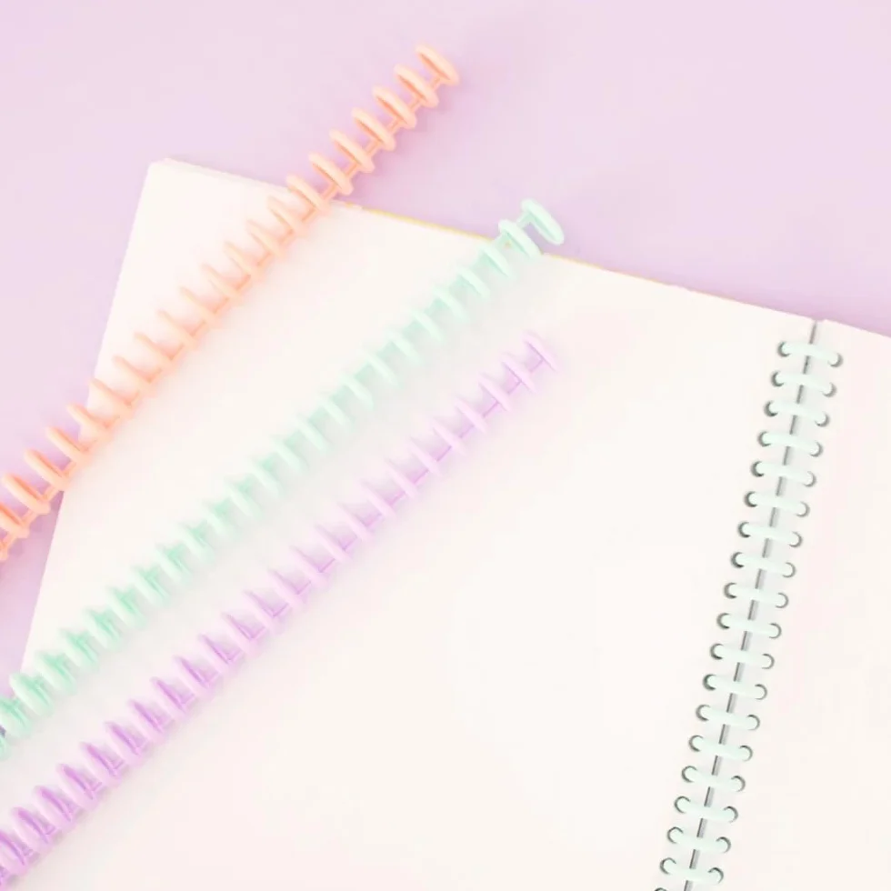 Craftelier - Rilegatrice manuale a 30 fori - Perforatrice con 6 anelli Tonalità pastello - Fora fino a 5 fogli - Compatibile con formati A4, A5, A6, A7 - Per quaderni e scrapbooking