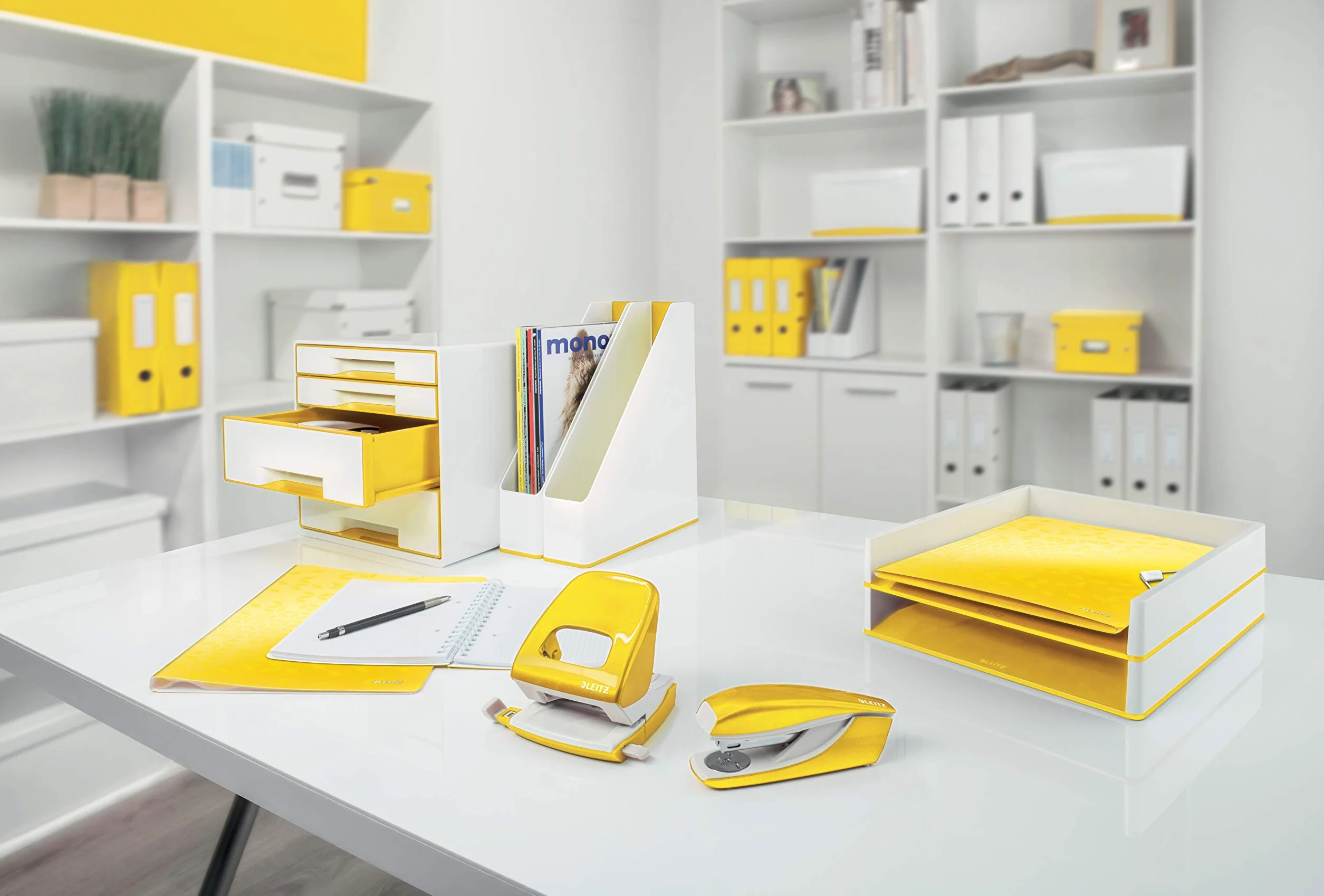 Leitz Set con Cucitrice e Perforatore, Capacità fino a 30 Fogli, Include punti, Gamma WOW, 50951016, Giallo
