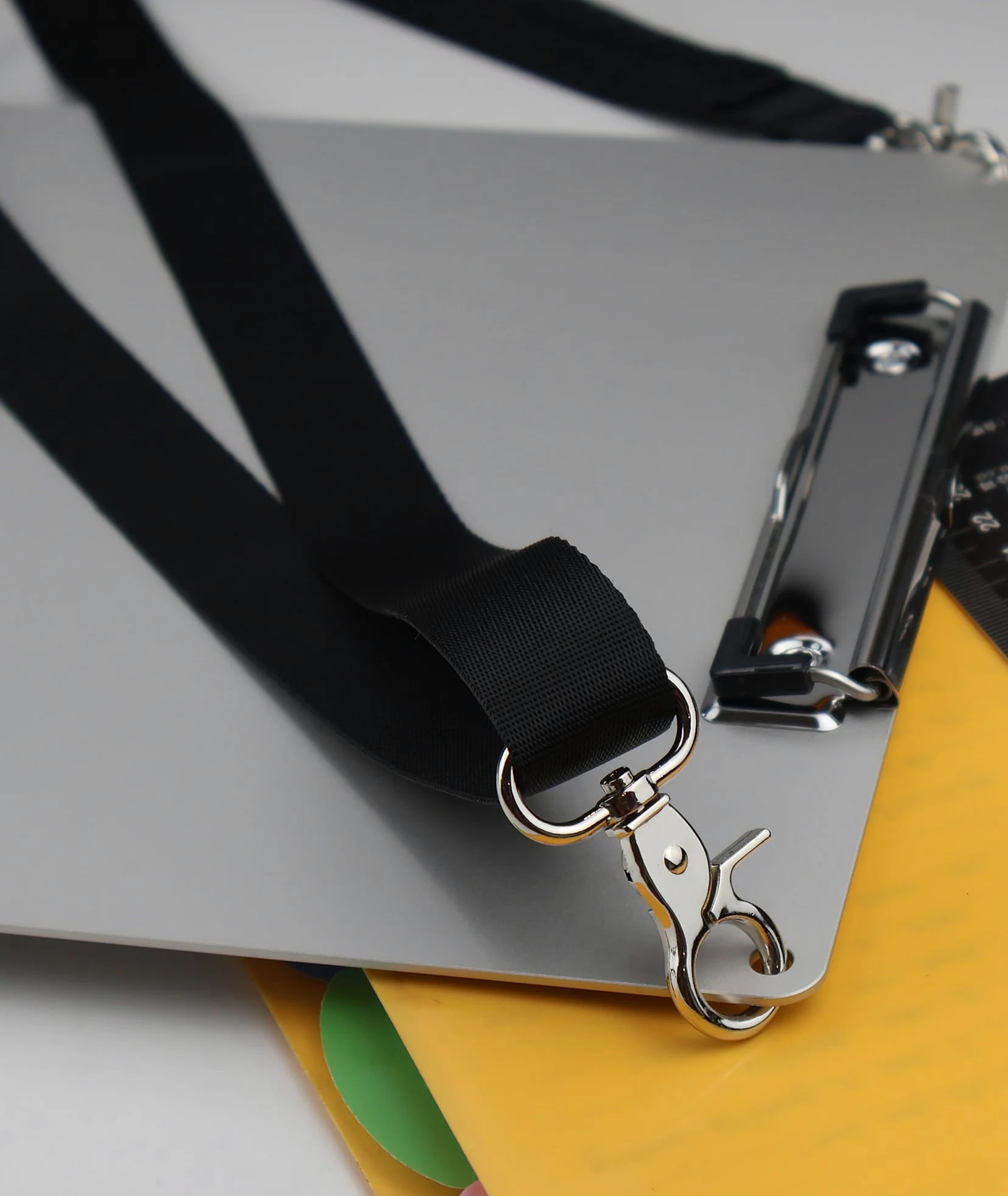 Portablocco in alluminio, formato A4 (24,1 x 32,4 cm), due portablocco a clip con tracolla regolabile da 160 cm, ideale per artisti, architetti e ingegneri (A4 – Argento)