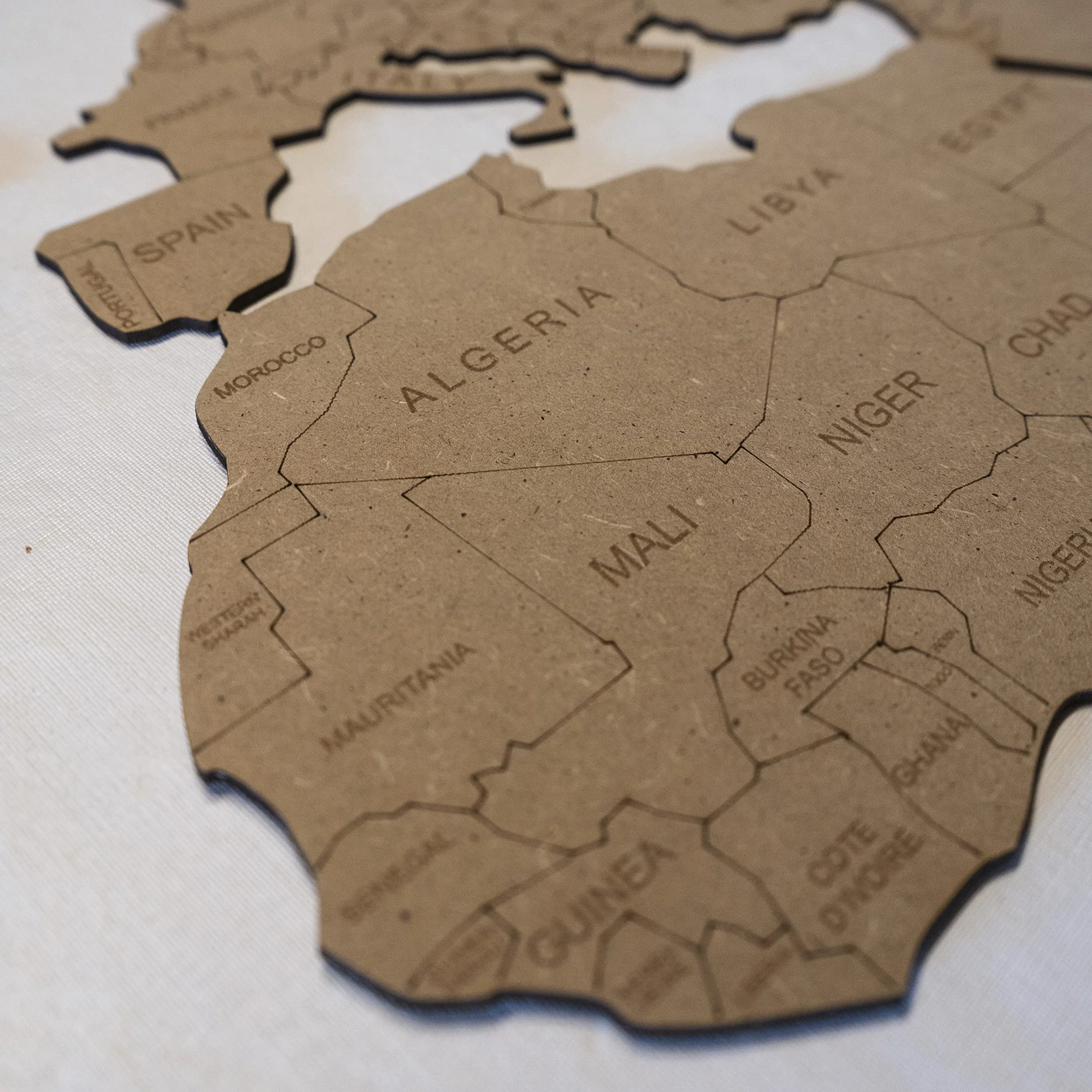 MISS MAPS Mappamondo in legno 3D grande da parete Mappa per segnare viaggi e decorazione per viaggiatori Multistrato in legno pressato nomi incisi