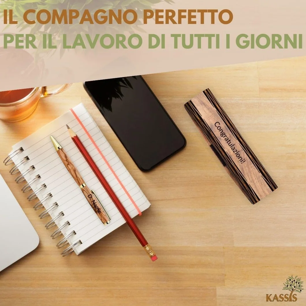 KASSIS Penna a sfera in legno d'ulivo - Realizzata a mano con bellissime venature e testo personalizzato in un'elegante scatola di legno - Penna a sfera personalizzata (Con incisione)