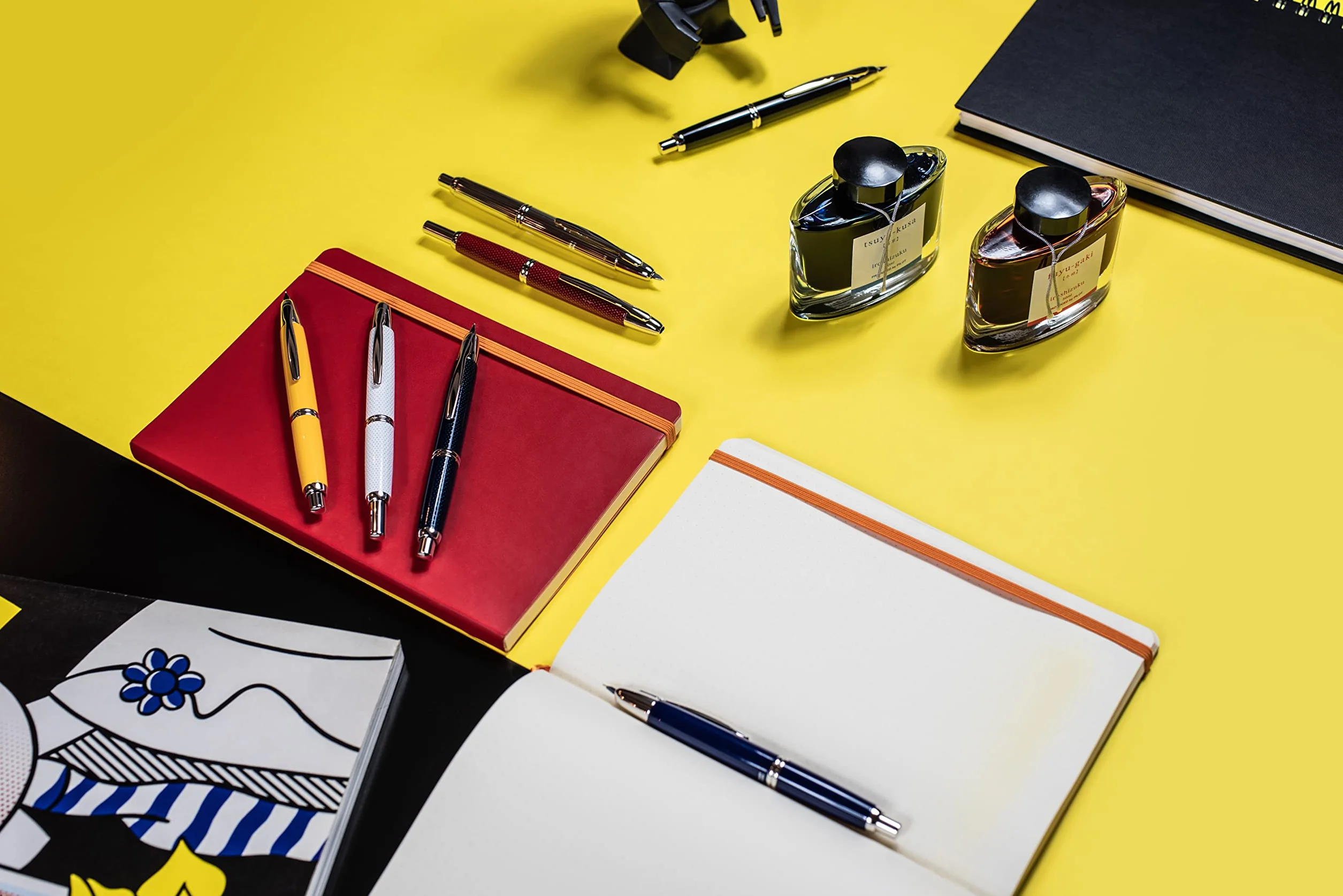 Pilot Pen 1040001M, Stilografica Capless Gold, con Meccanismo a Pressione e Finiture Placcate Oro, Pennino Misura M, Nero, in Confezione con Converter e Cartuccia Nera