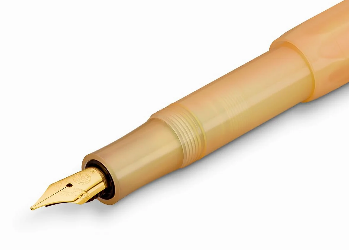 Kaweco COLLECTION - Penna stilografica con pennino in acciaio, per cartucce d'inchiostro, 13 cm, pennino F, colore: albicocca