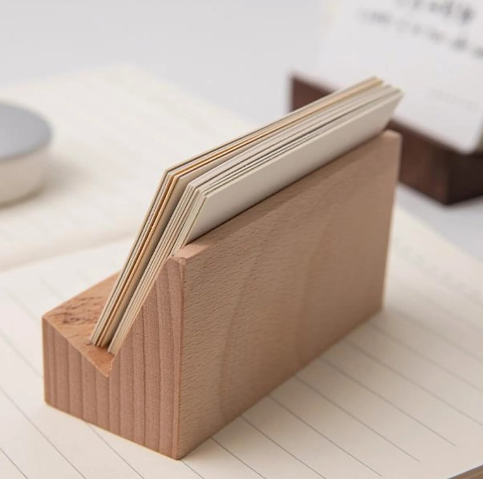 Espositore per Biglietti da Visita in Legno da scrivania, espositore per Biglietti da Visita per Ufficio, Adatto per Ufficio e casa (Naturale 9x4x5 cm)