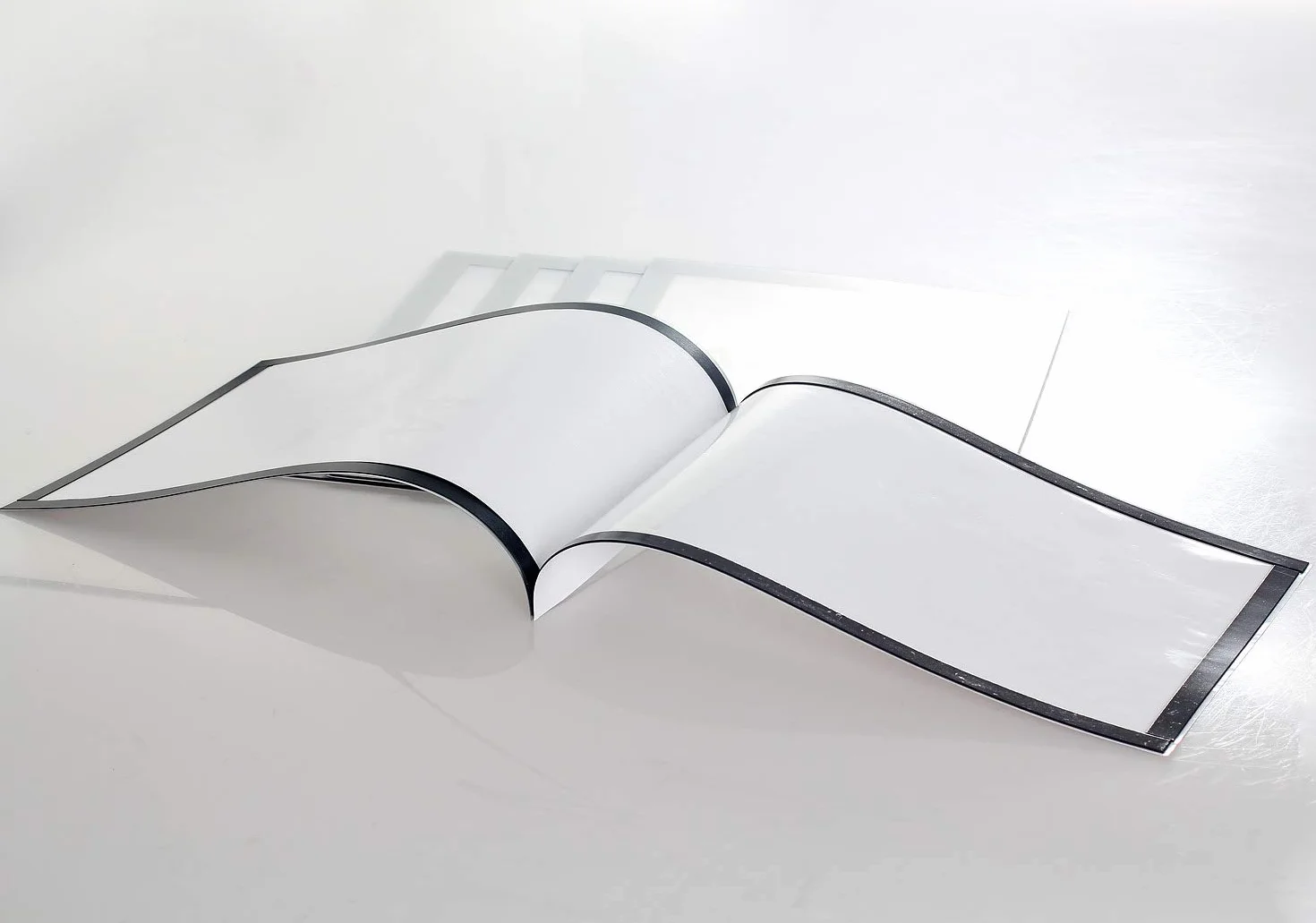 TUKA-i-AKUT 10x A5 Cornice Magnetica per Espositore, Autoadesiva Cornice per Display su Superfici Lisce Solide, Buste per Documenti Poster Cartelli Avvisi, Confezione da 10, Argento TKD8400-A5-10x