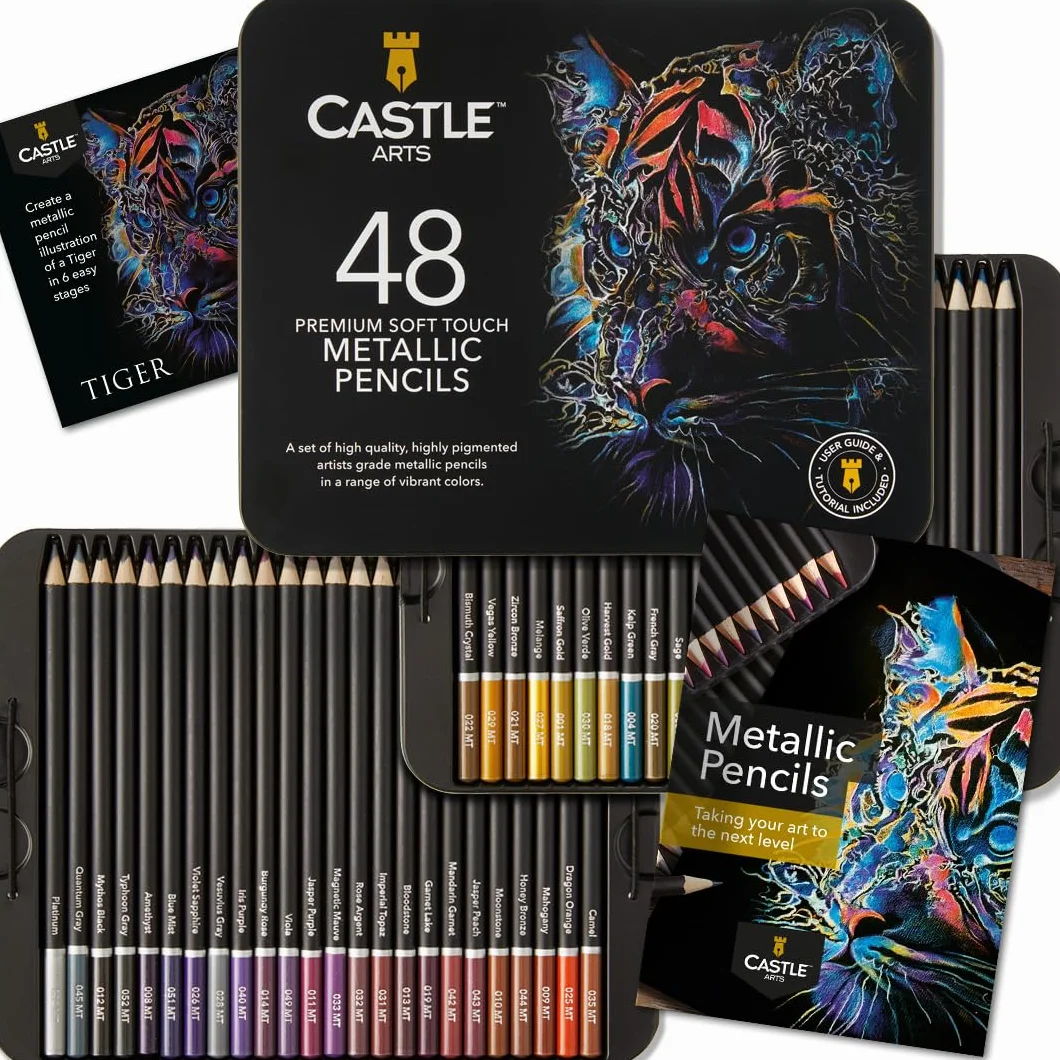 Castle Art Supplies Set di Matite Metalliche | 48 Tonalità Scintillanti dall’Anima in Cera per Artisti Adulti, Professionisti e Coloristi | Protetto e Disposto in un Cofanetto di Metallo