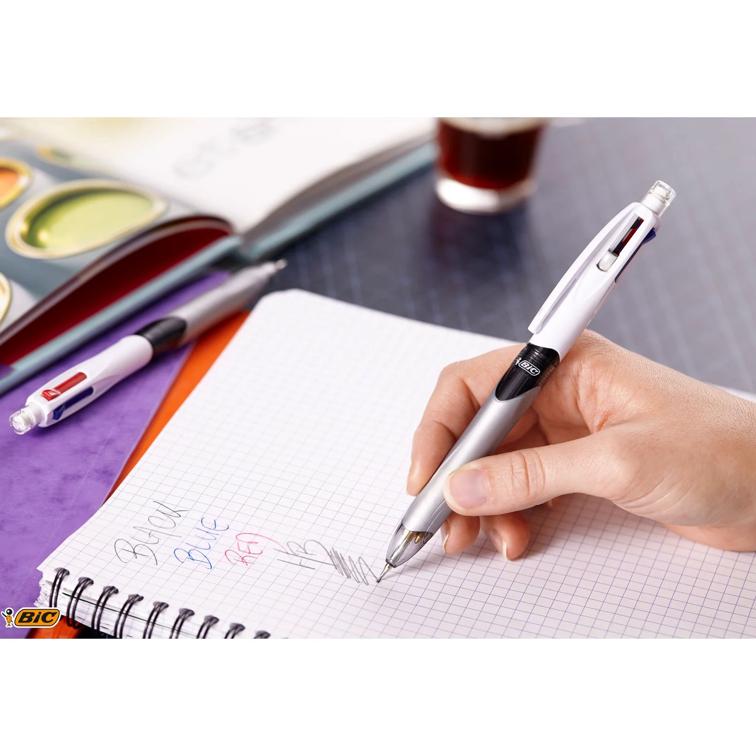 BIC 4 Colori Multifunzione Penna a Sfera a Scatto, 3 Colori (1.0 mm) + 1 Matita Meccanica (0.7 mm), Pacco da 12 Penne & 4 Colori Penne a Sfera a Scatto, Cancelleria Scuola e Ufficio