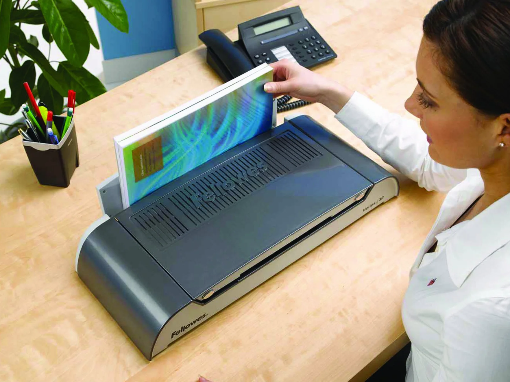Fellowes Helios 30