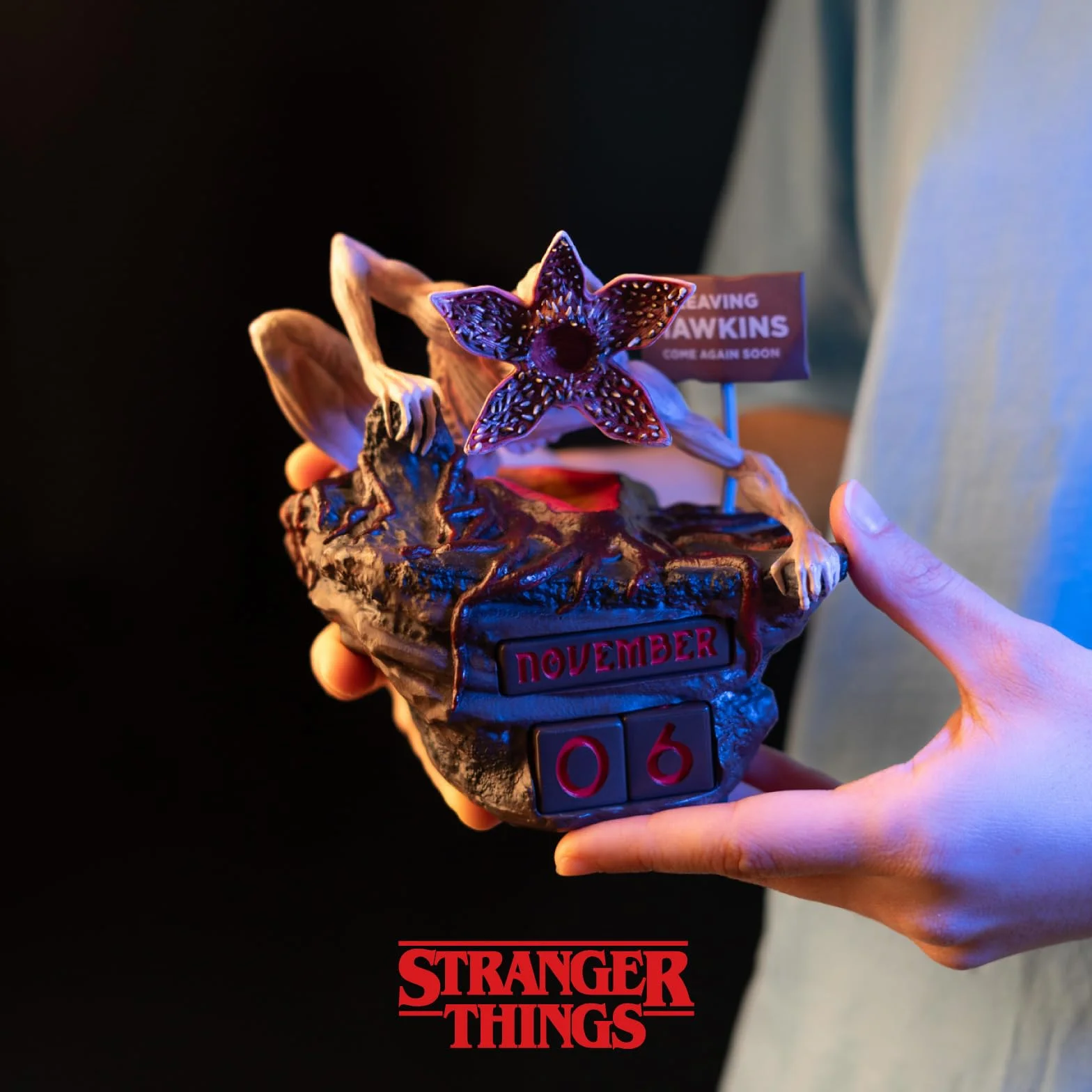 Grupo Erik Calendario Perpetuo Stranger Things 3D - Calendario da Tavolo Perpetuo | Decorazione da Scrivania per Fans: Stranger Things Gadget 13,3 x 13,3 x 14,6 cm