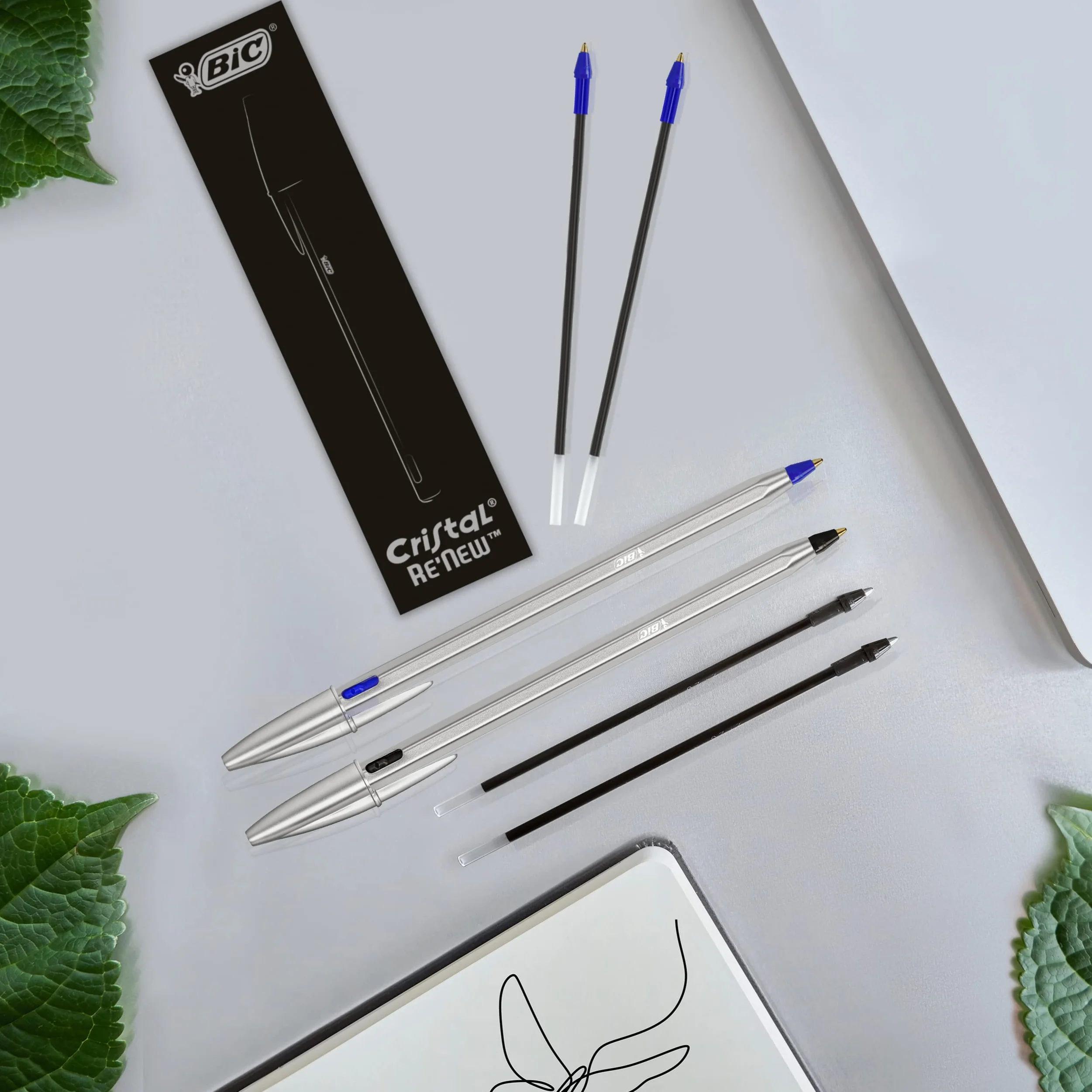 BIC Cristal Re'New Gift Box, Penna a Sfera Ricaricabile in Metallo, Blu e Nero, 2 Penne + 4 Ricariche