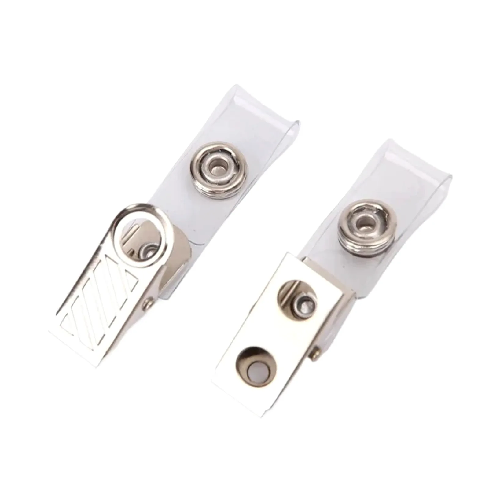 50 clip in metallo a costine, per badge e carte d'identità | Clip per badge in PVC resistente, confezione da 50 per un fissaggio sicuro della carta d'identità. Design a scatto facile.
