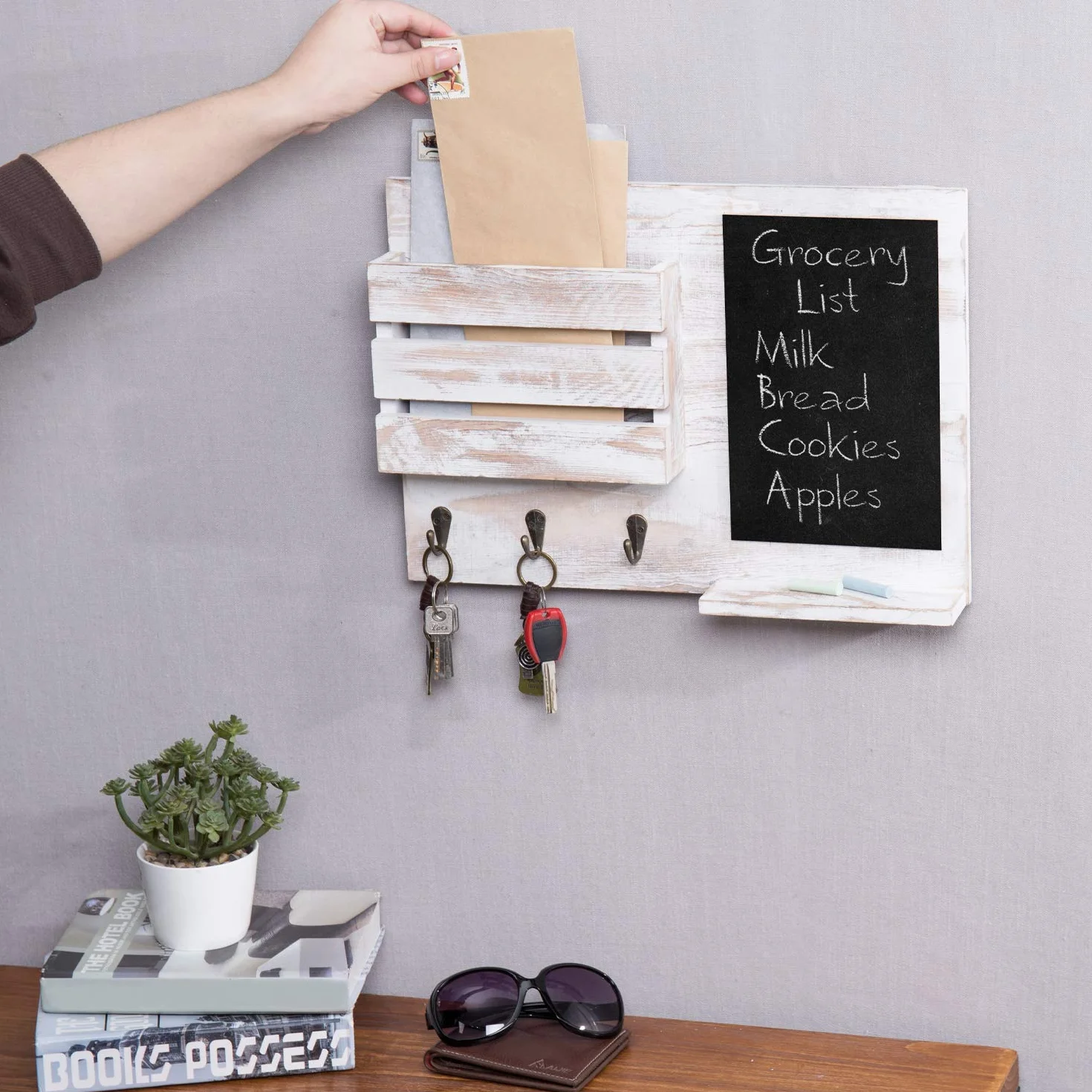 MyGift Shabby Whitewashed Postale da Parete in Legno con Lavagna, 3 Ganci per Chiavi e Ripiano