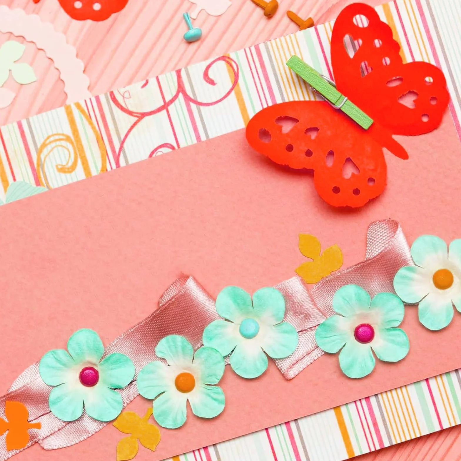 400 szt. Małe Fermacampioni Testa Rotonda, Kolorowe Puntine Chiodini do Scrapbooking i Kartek DIY