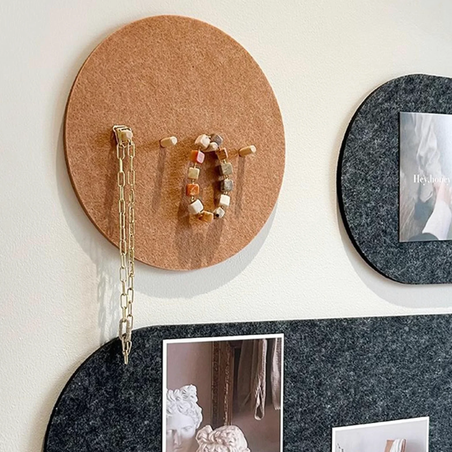Bacheca da parete in feltro grigio, pieghevole, decorativa, alternativa al sughero, per casa e ufficio, lavagna autoadesiva con puntine (25 x 60 cm)