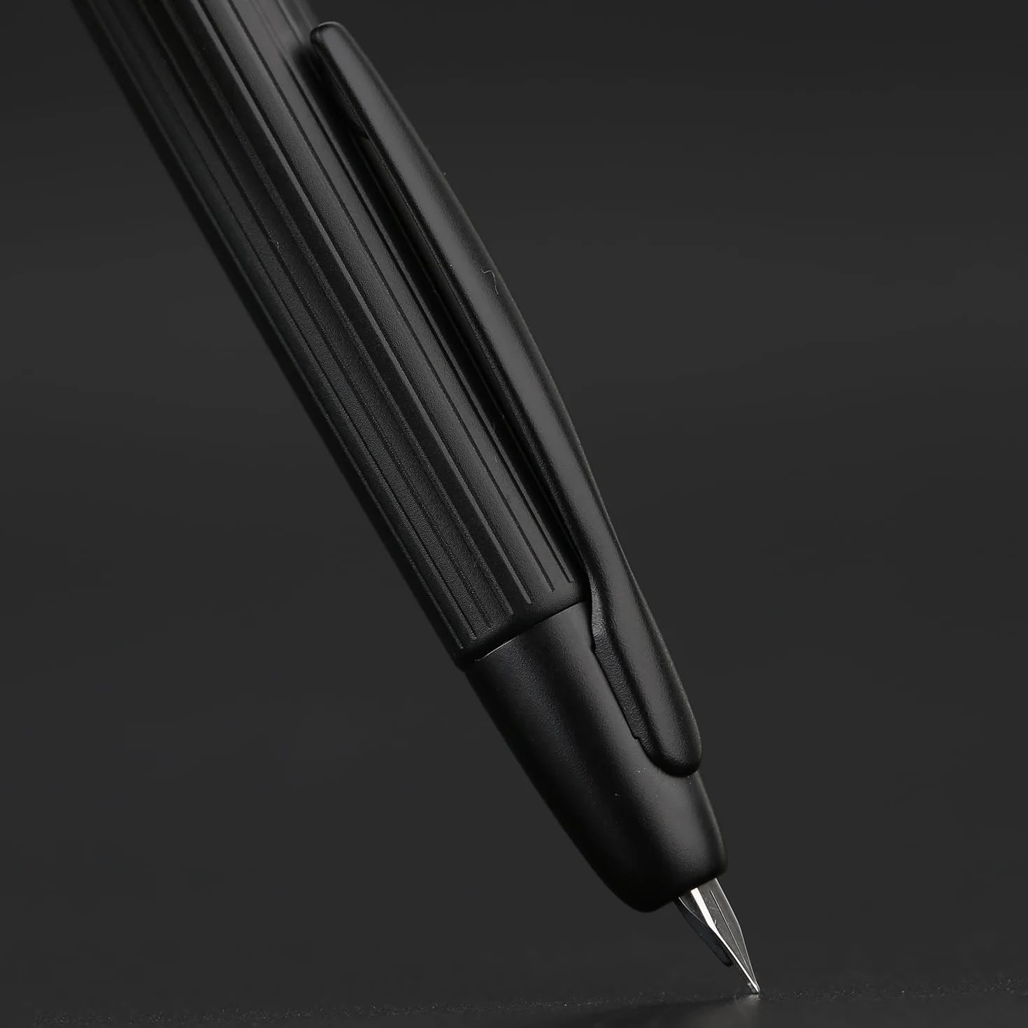 erofa Majohn A1 - Penna stilografica retrattile, pennino extra fine con scatola, penna a inchiostro nero a righe con convertitore per scrittura (con clip)