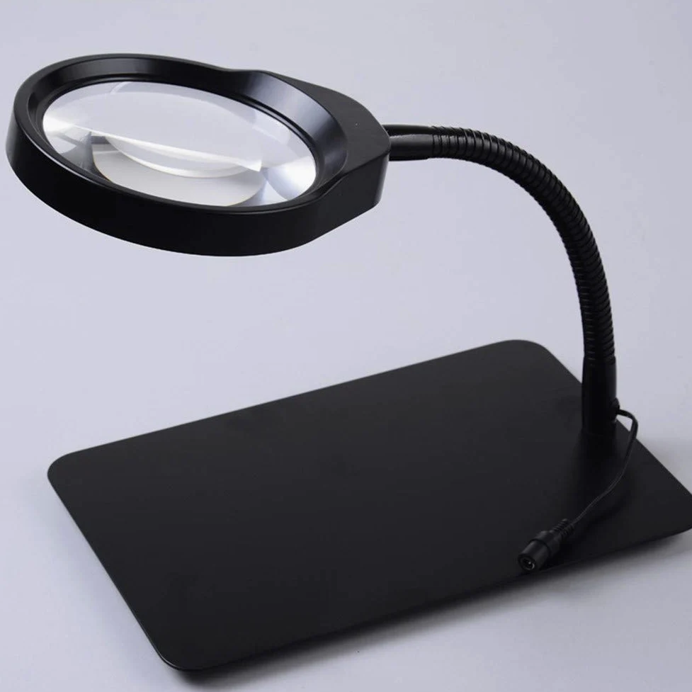 Lampada di ingrandimento 10X a LED con Illuminazione a Mani libere per la Lettura di Gioielli. Nuvole di Buon auspicio.