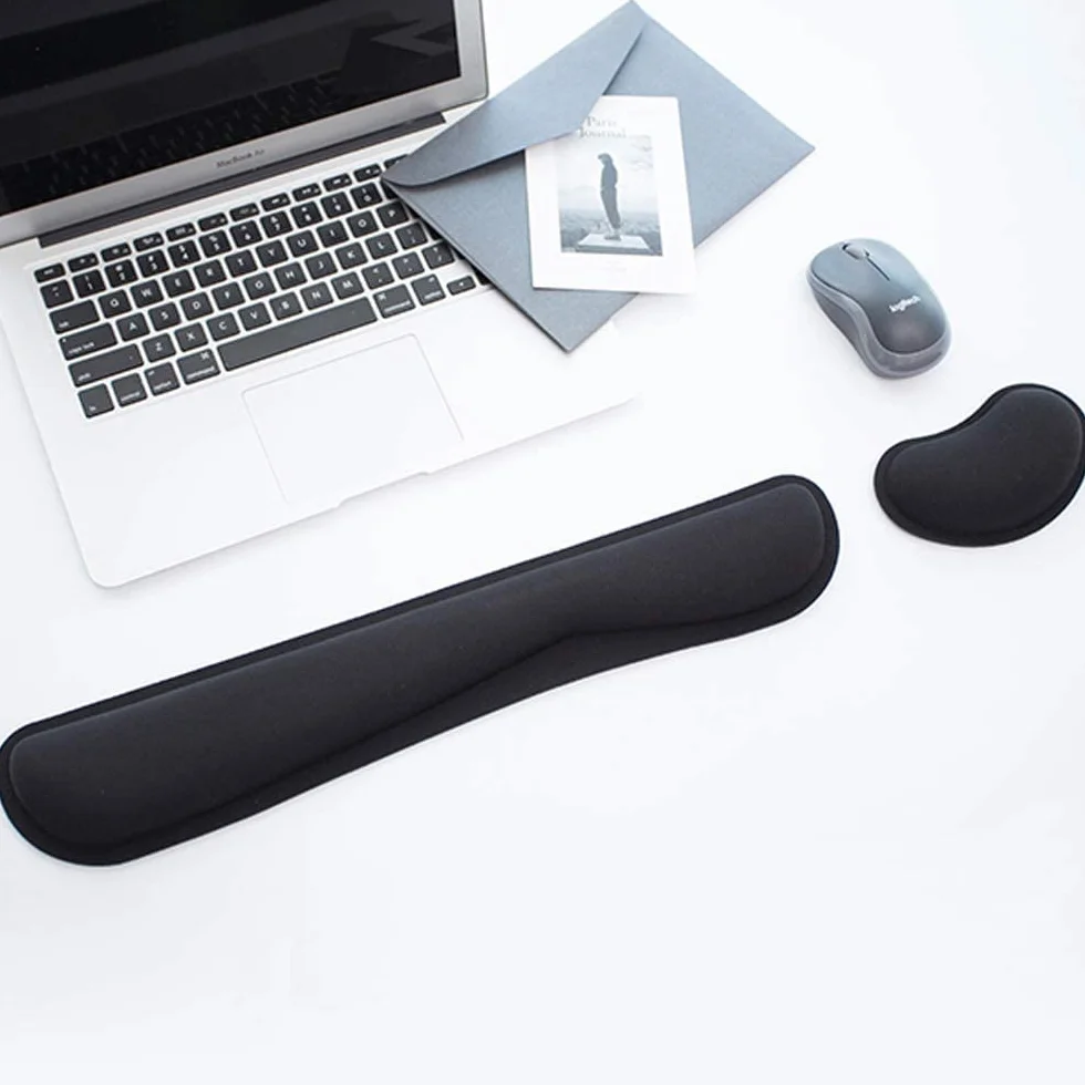 Memory Foam Tappetino per Mouse e Tastiera con Poggiapolsi Antiscivolo, Cuscino per Ufficio e Gioco (Nero)