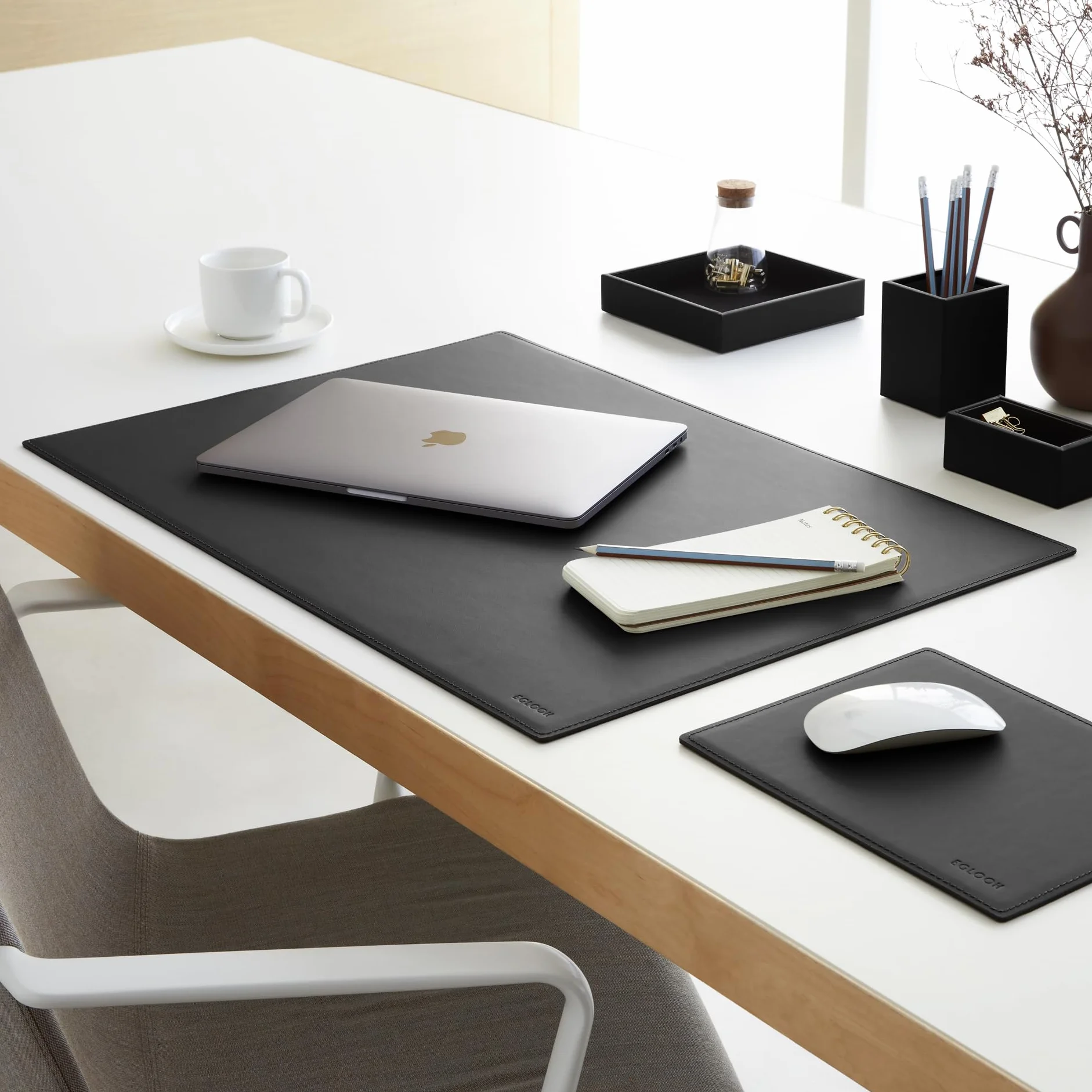 Eglooh - Minerva - Porta Documenti Ufficio Scrivania in Cuoio Nero - Vaschetta Portadocumenti Formato A4, Portalettere - cm 32 x 24,2 x H.5 - Interamente Made in Italy