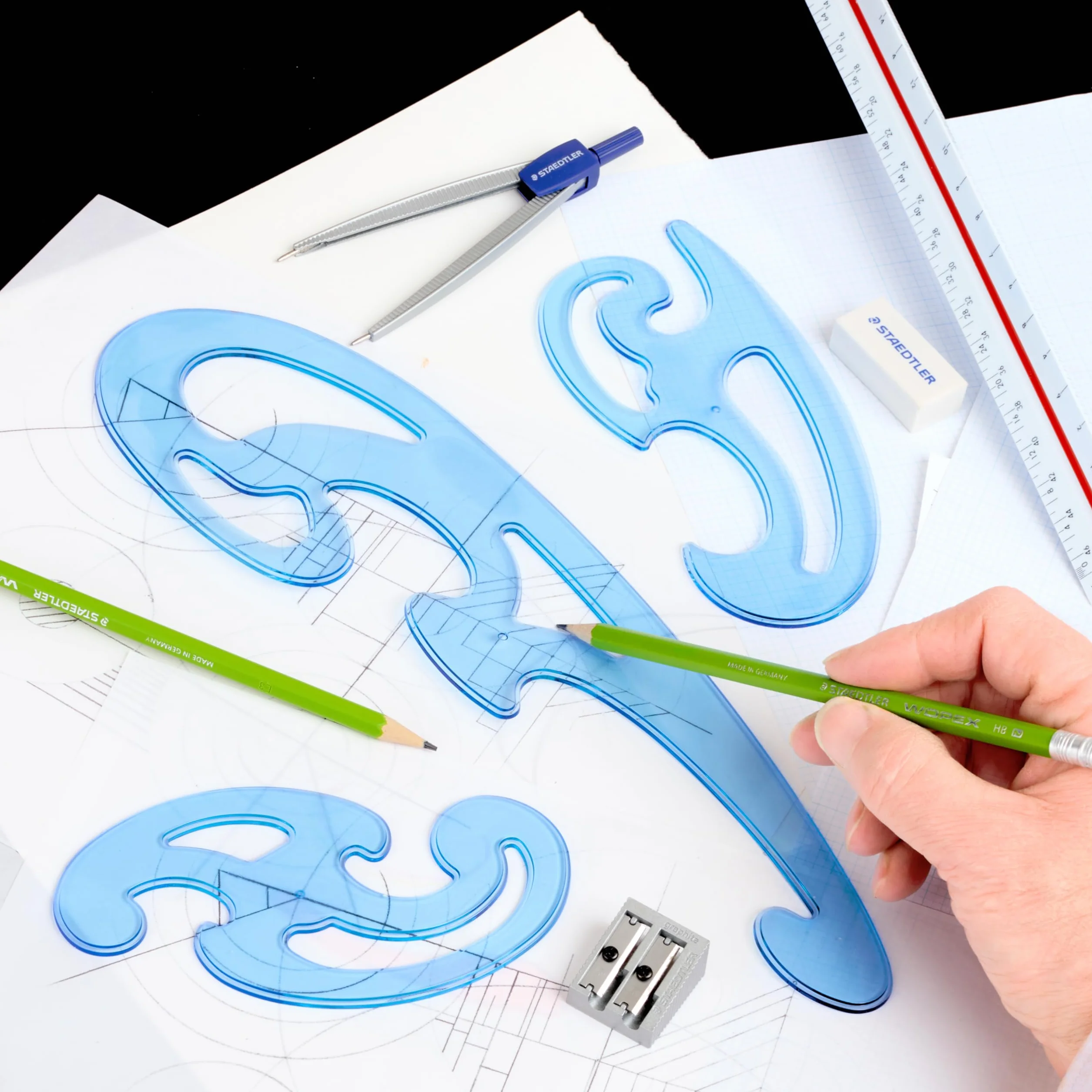 Staedtler Mars Curvilinee Set 3 Pezzi Stencil Geometrici Plastica per Disegno Tecnico Curve Raggio Variabile