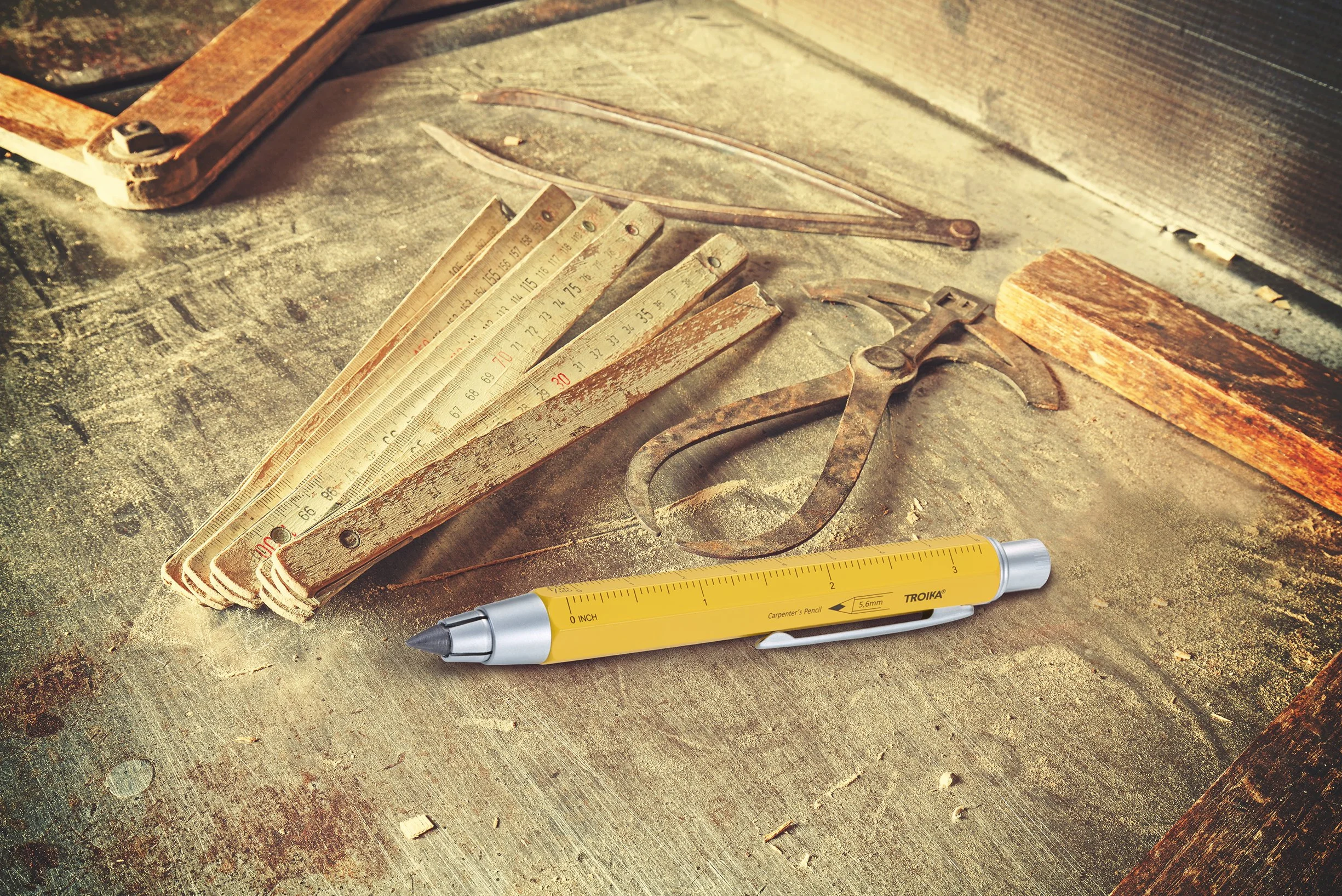 TROIKA ZIMMERMANN 5,6 BLEISTIFT- PEN56/YE mine (5,6 mm HB-mine), righello in centimetri/pollici, scala 1:20 m/1:50 m, temperamatite in ottone laccato giallo