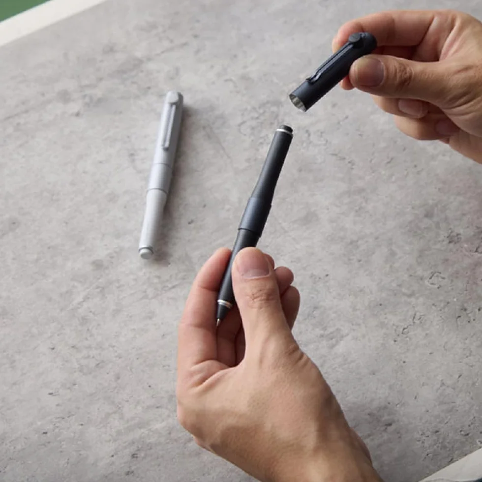 Penna a sfera modello Signature ZENTO in metallo nero con inchiostro da 0,5 mm, colore nero UBZH05M.24 con pennino capacitivo originale