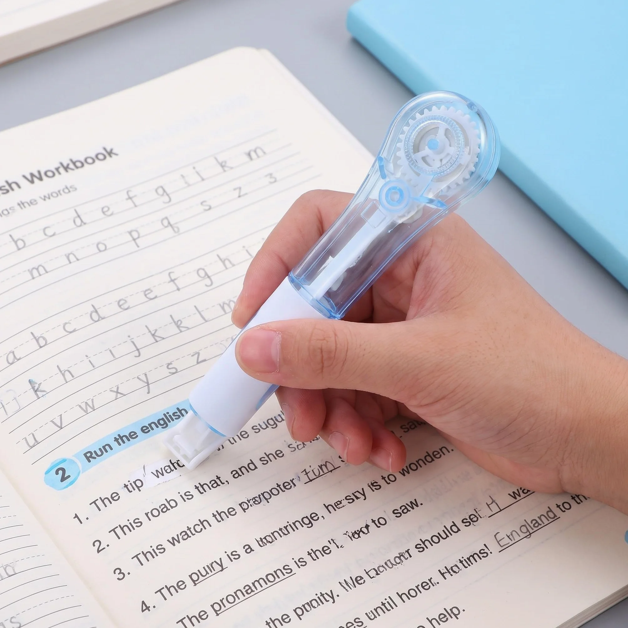 9 rotoli di nastro correttore bianco con dispenser per correggere | Nastro correttore per la scrittura, pulito e facile da usare, ad asciugatura rapida, ideale per bambini, accessorio per la