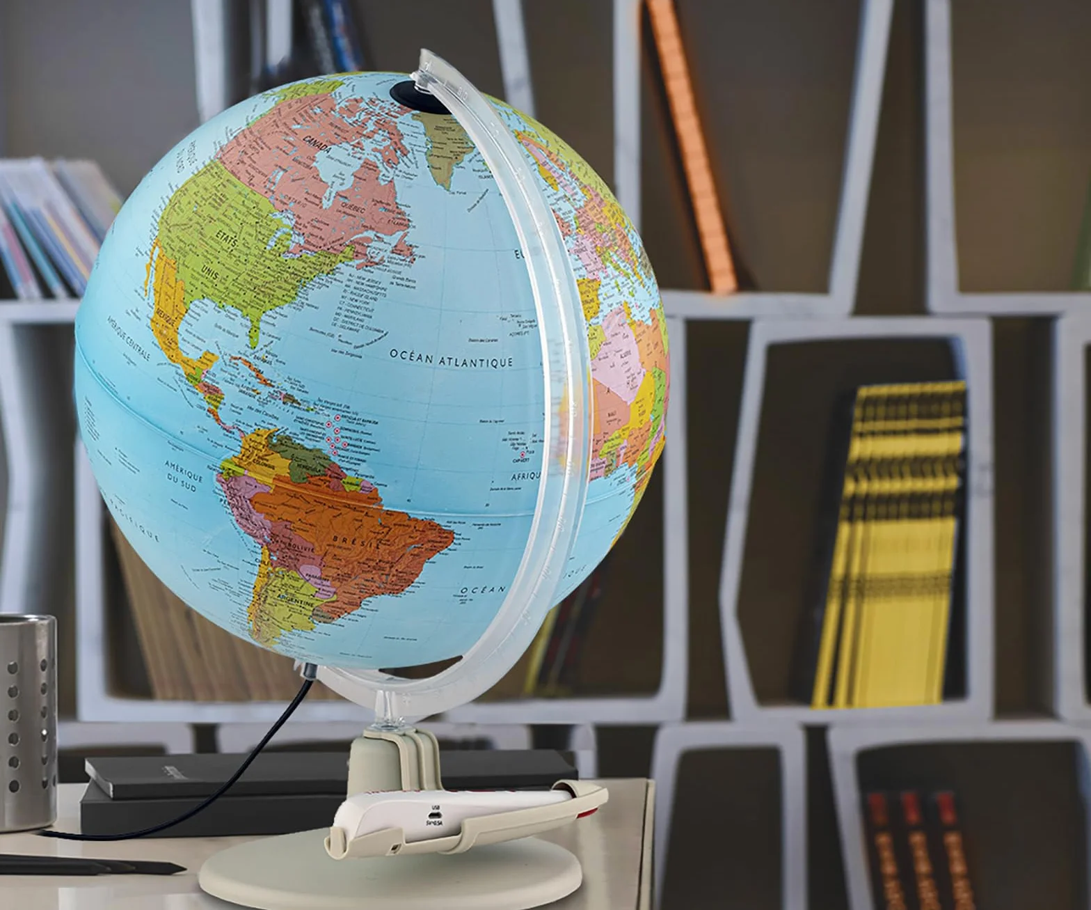 Tecnodidattica – Parlamondo | Globo terrestre interattivo per grandi e piccini | Illuminato e girevole | Penna audio-musicale | 6 lingue disponibili | Cartografia politica | Diametro 30 cm