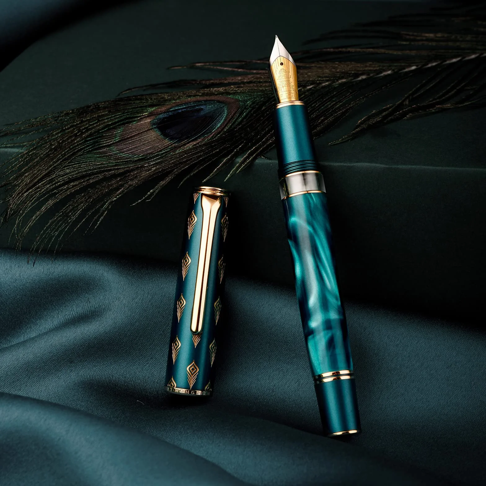 Hongdian N7, Penna stilografica a stantuffo in resina blu pavone, pennino fine in iridio, penna classica, scrittura liscia, con scatola in metallo