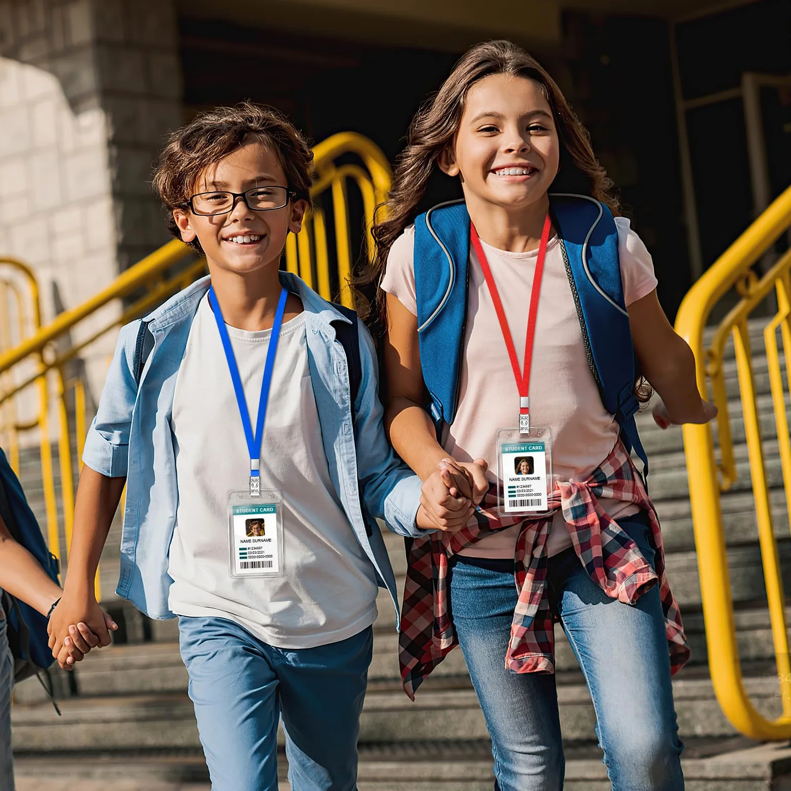 Confezione da 50 porta badge verticali in plastica trasparente e 50 cordini verdi impermeabili, con cordino, per adulti e bambini, ufficio e scuola