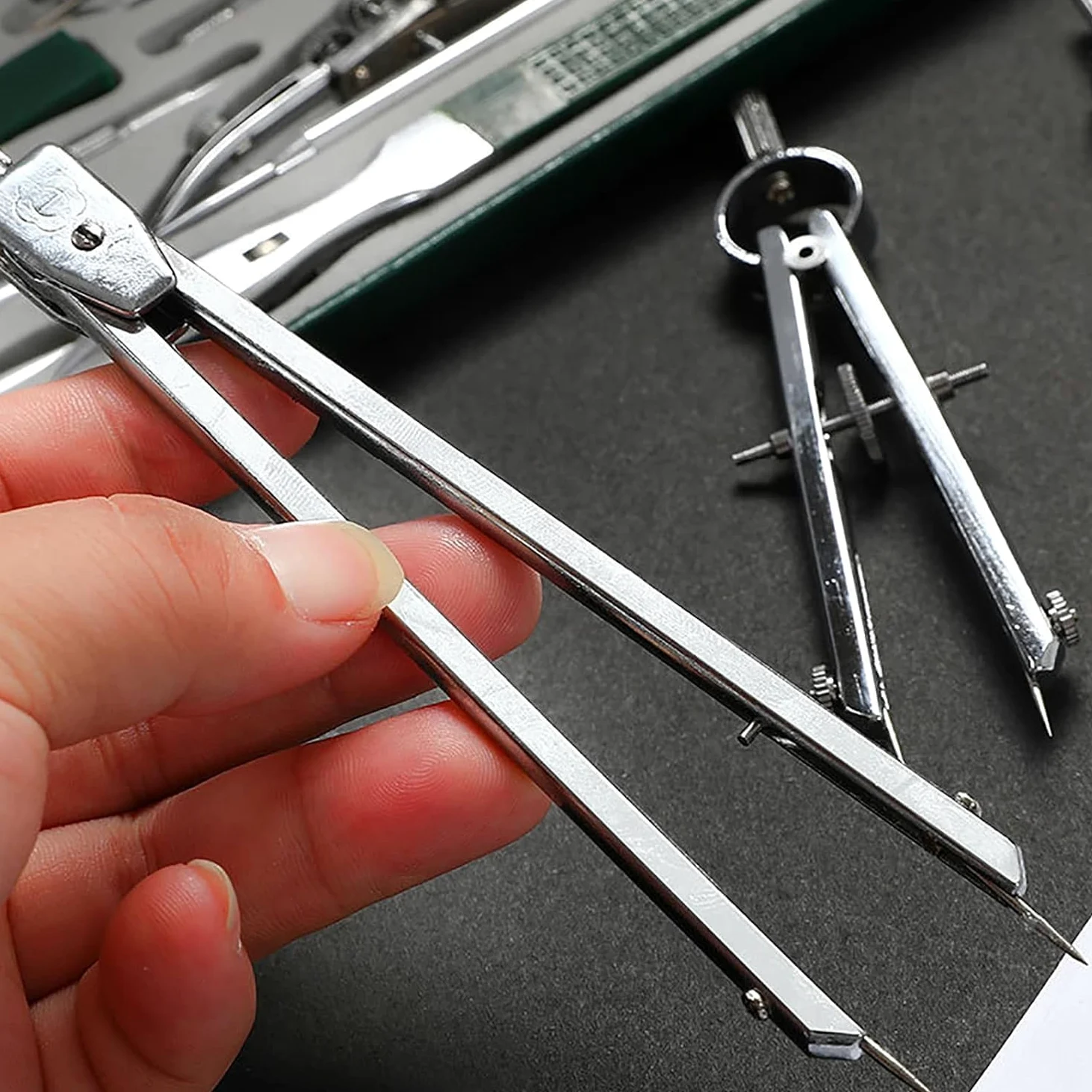 Set 23 Compassi In Acciaio Inox Per Disegnare Cerchi E Misurare Angoli | Modello Di Grandi Dimensioni (15x28,3 Cm), Adatto Alla Progettazione Architettonica E Ingegneristica