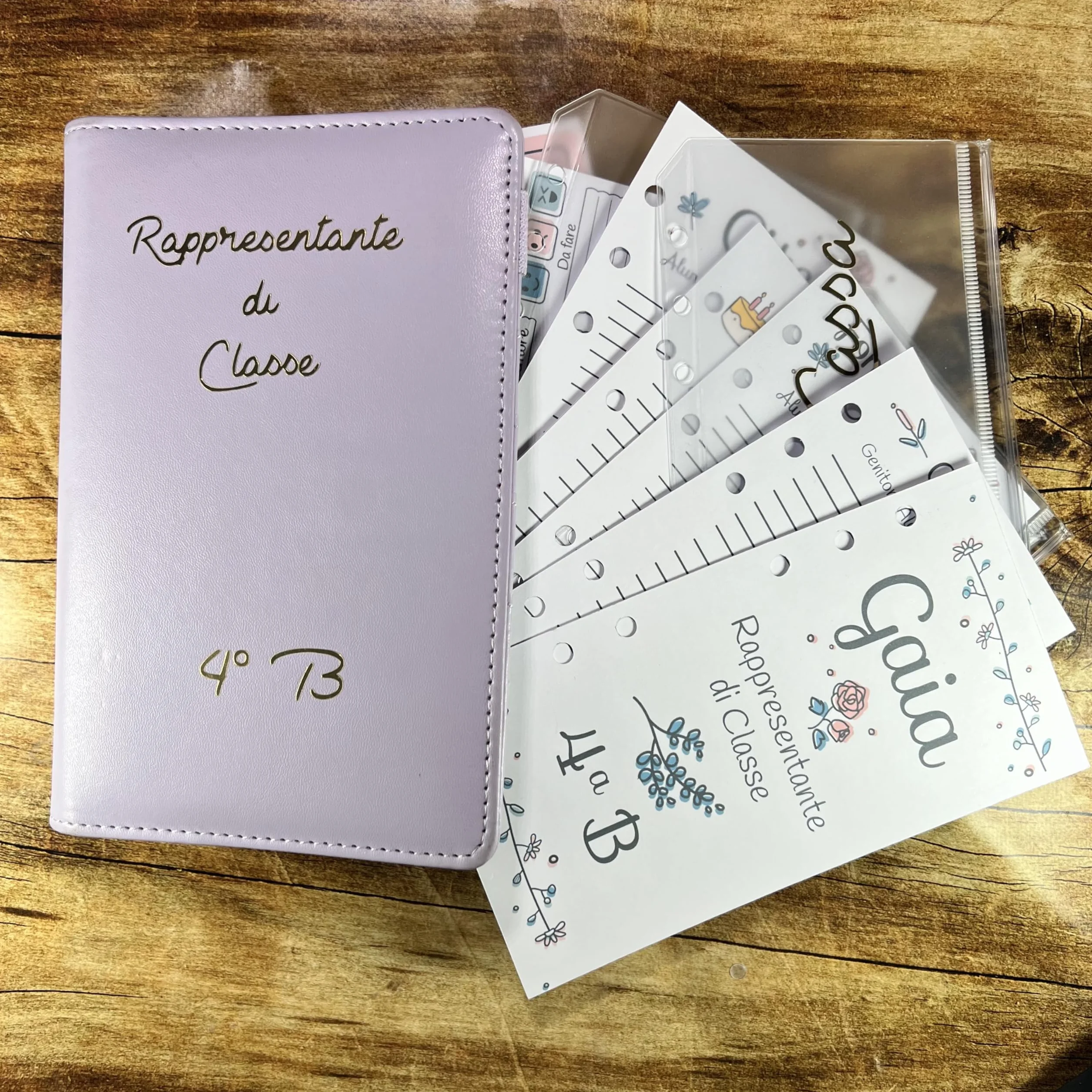 Agenda Personalizzata per Rappresentante di Classe – Buste Portasoldi, Fogli per Appunti e Calendario Anno Scolastico Corrente