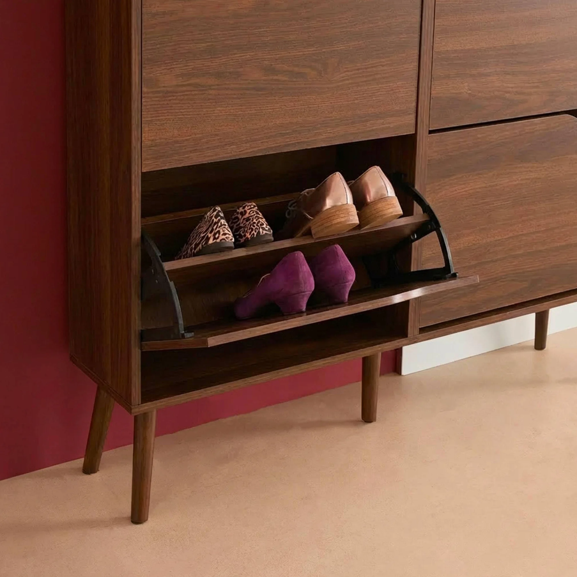 sweeek Scarpiera con Decoro Effetto Legno, 4 Ante Noce - 110x23x96 cm