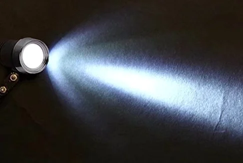 Binocolo chirurgico 3,5 x 420 mm, vetro ottico con lampada a LED e scatola in alluminio (nero)