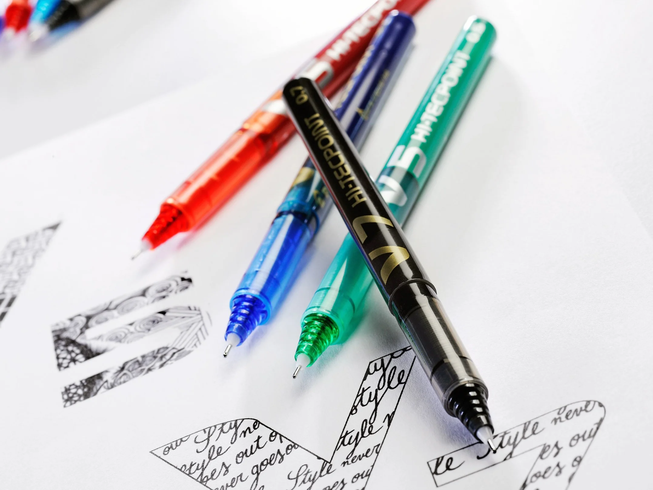 PILOT Set di 5 V5 Penna roller Inchiostro liquido a punta Fine 0,5mm - 2 Nero, 2 Blu, Rosso