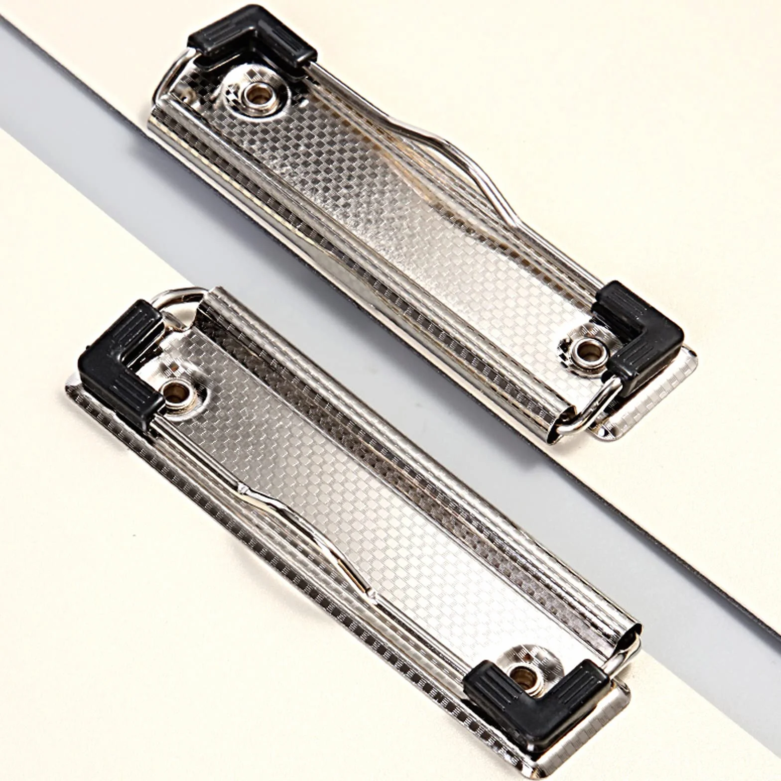 Set di 5 tavolette portablocco A4 con guscio rigido con clip in metallo, per casa, scuola, ufficio, cartelle in plastica incluse